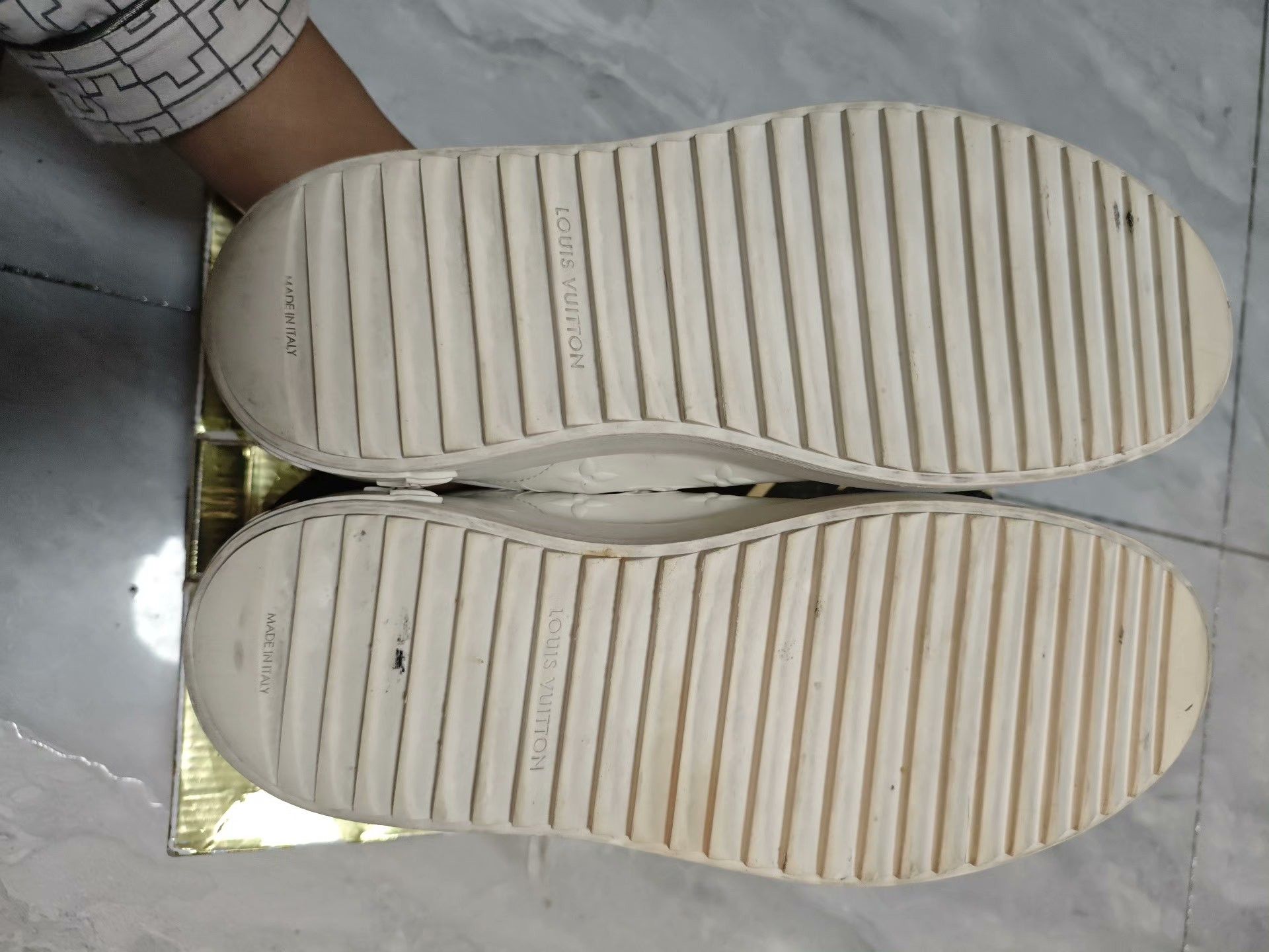 Louis Vuitton Louis Vuitton Lowtop Sneakers us_7 Women Size US 7 / IT 37 - 5 Thumbnail