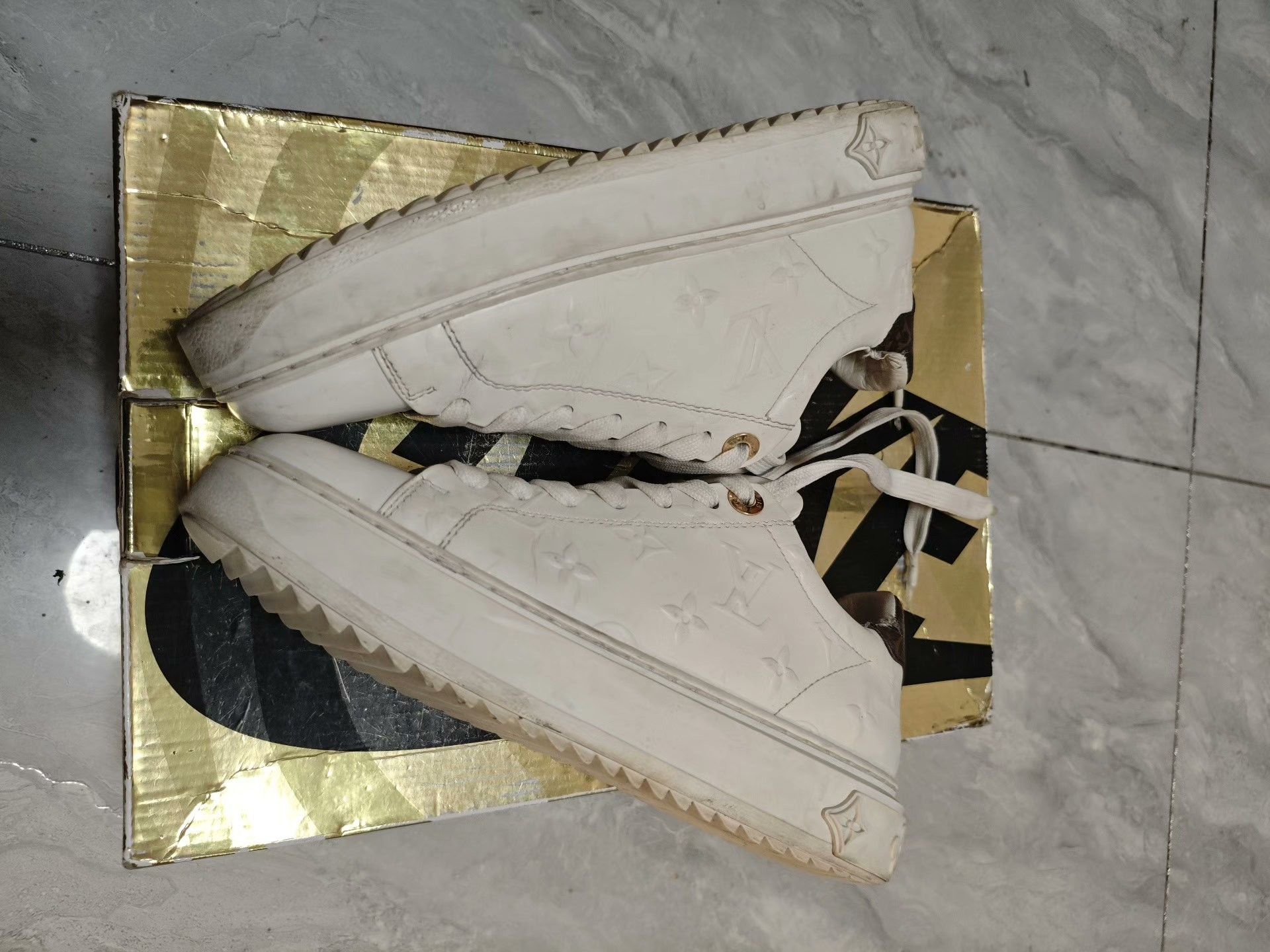 Louis Vuitton Louis Vuitton Lowtop Sneakers us_7 Women Size US 7 / IT 37 - 3 Thumbnail