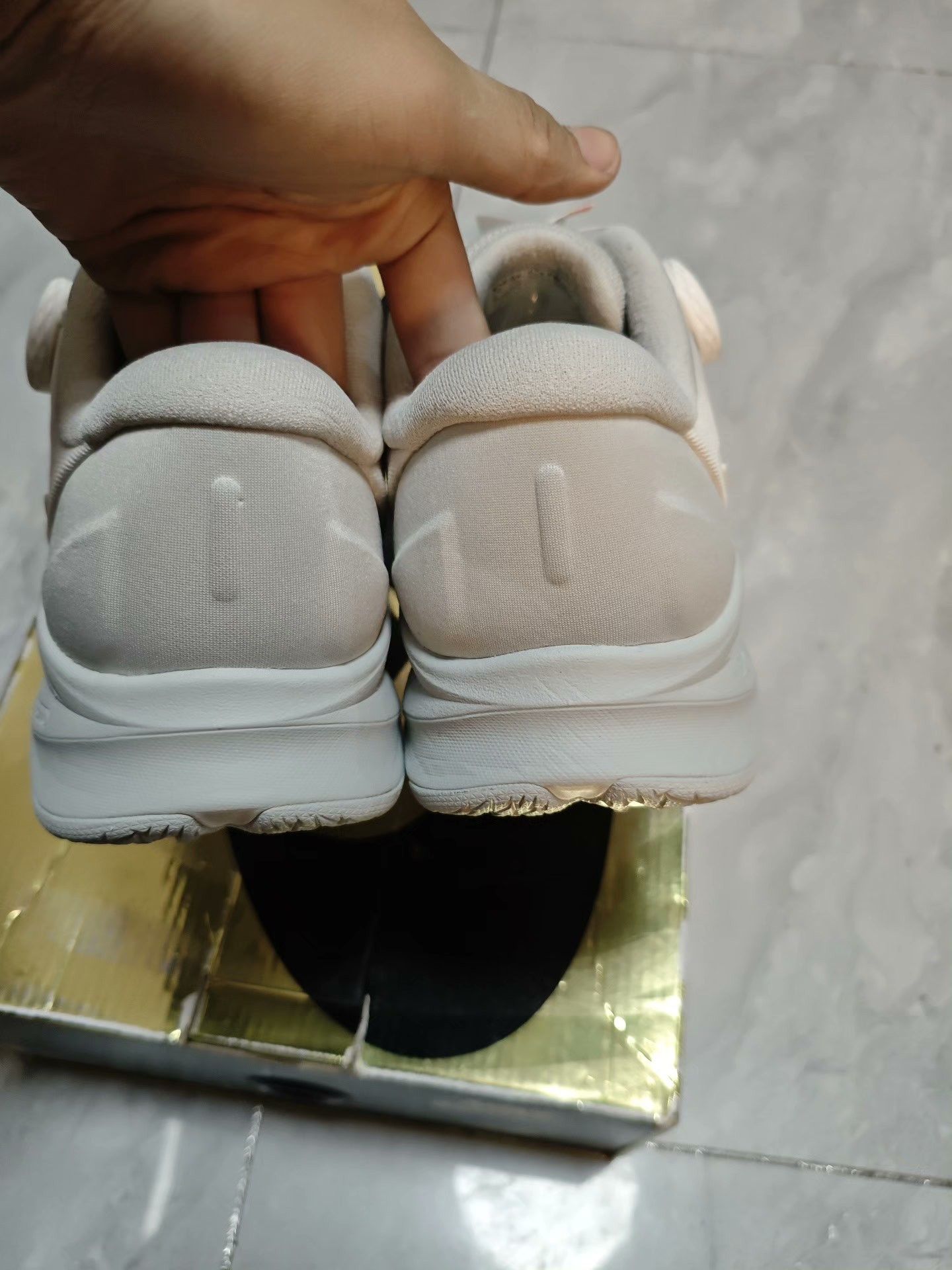 Descente Descente White Lowtop Sneakers 6 Men Size US 6 / EU 39 - 6 Thumbnail