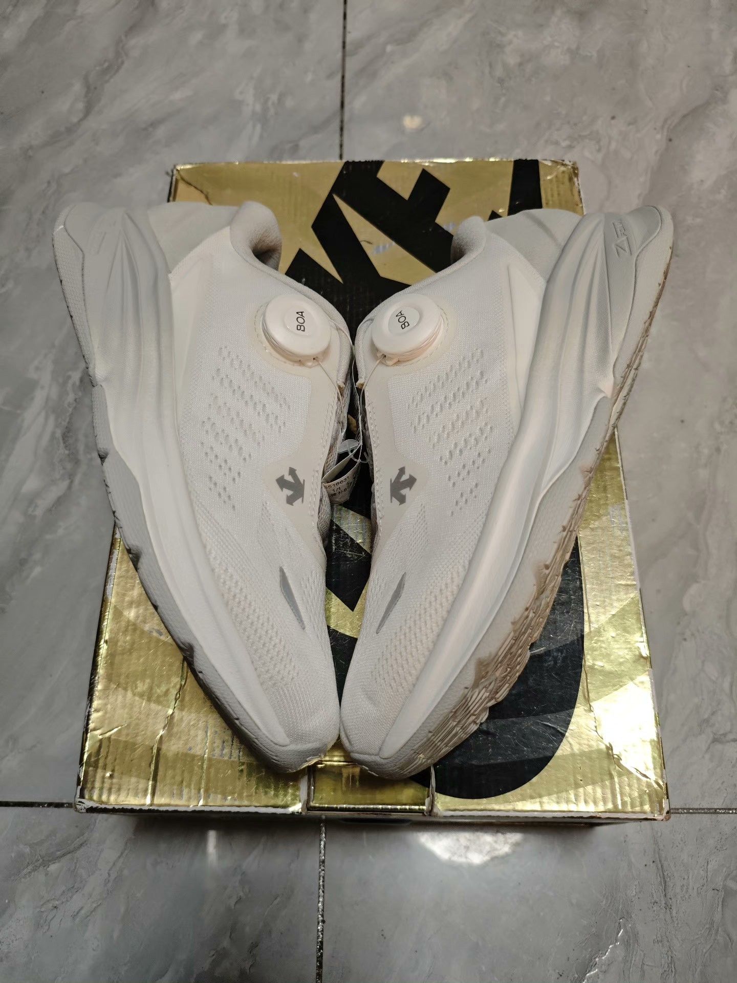 Descente Descente White Lowtop Sneakers 6 Men Size US 6 / EU 39 - 3 Thumbnail