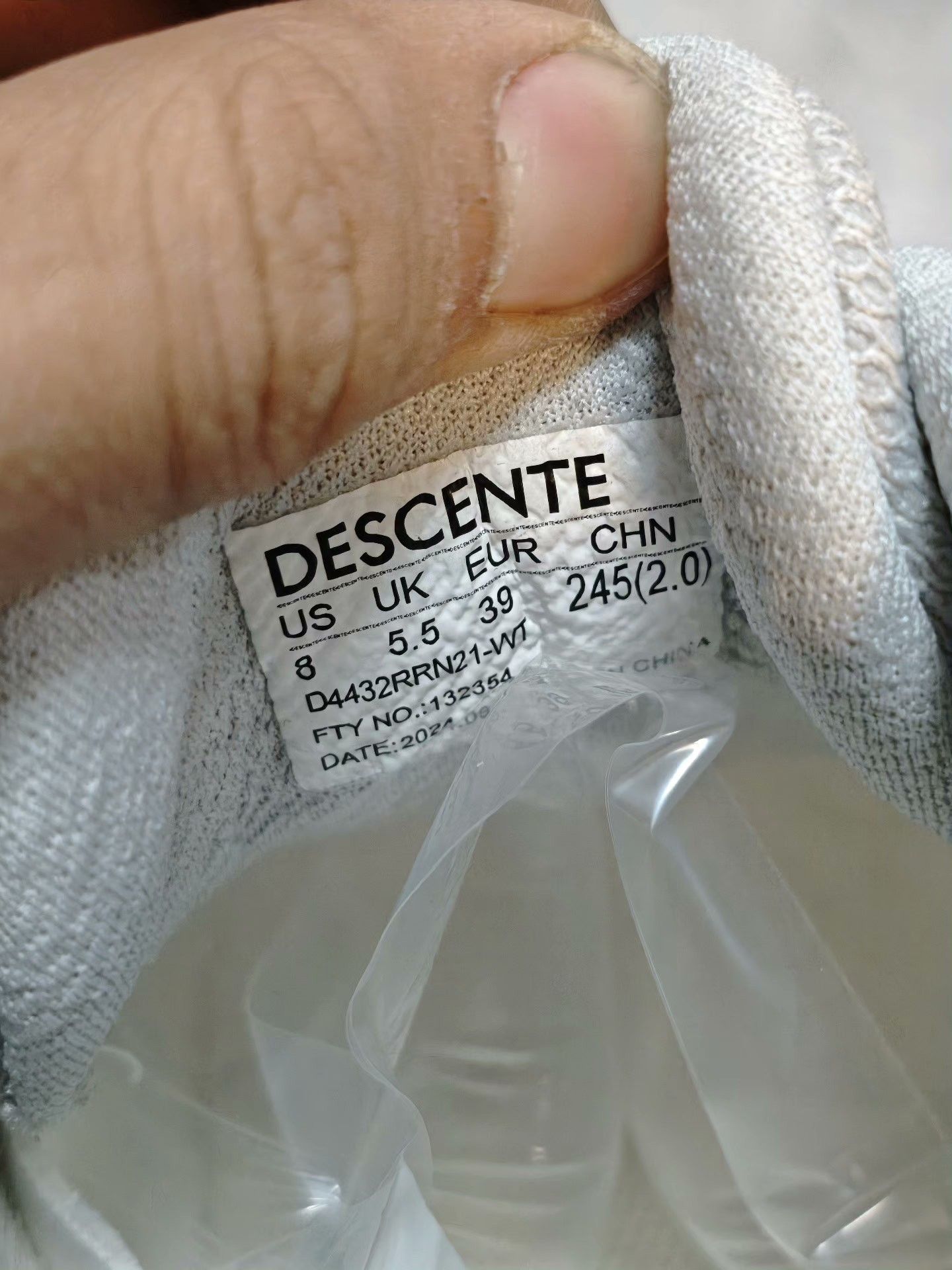 Descente Descente White Lowtop Sneakers 6 Men Size US 6 / EU 39 - 7 Thumbnail