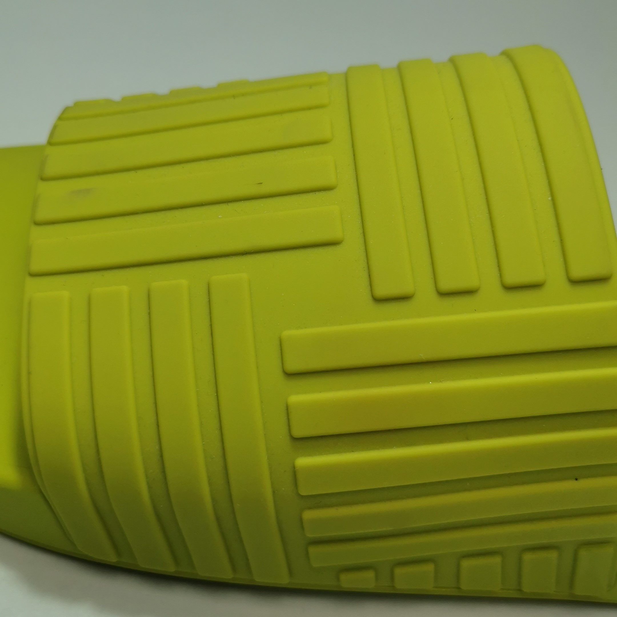 Bottega Veneta Bottega Veneta Lime Intrecciato Sliders EU 43 Size US 10 / EU 43 - 8 Thumbnail