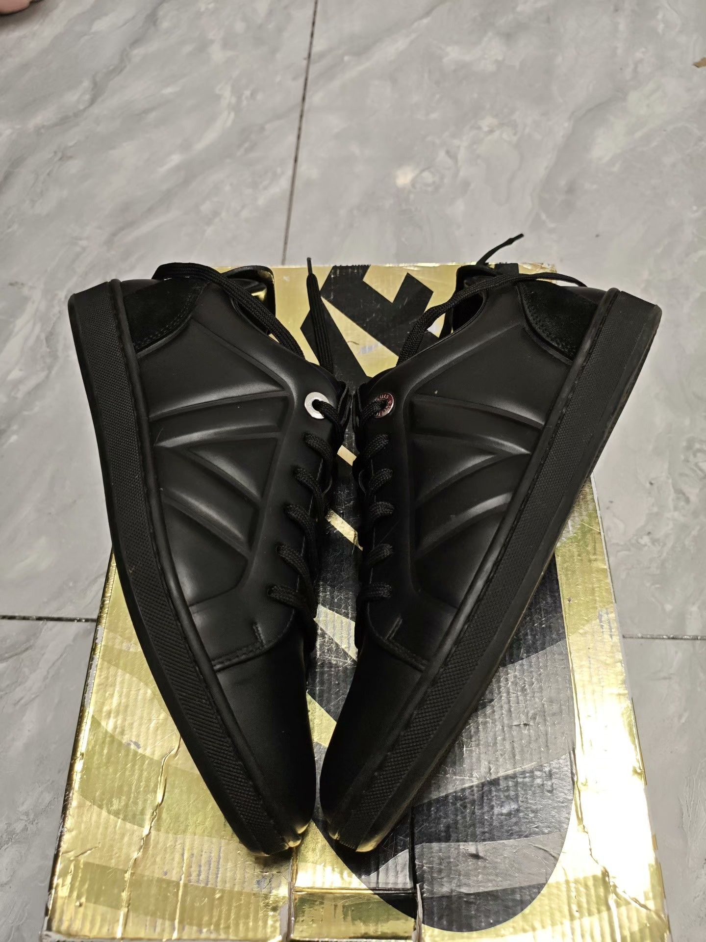 Louis Vuitton Louis Vuitton Retro Black Lowtop Sneakers 7.5 Men Size US 7.5 / EU 40-41 - 3 Thumbnail