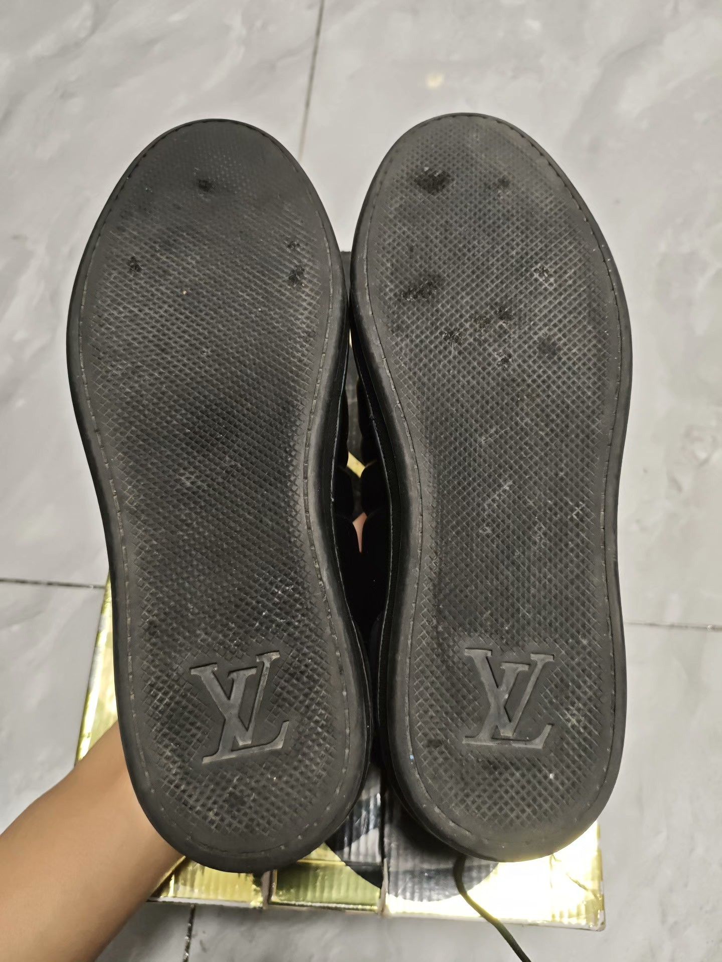 Louis Vuitton Louis Vuitton Retro Black Lowtop Sneakers 7.5 Men Size US 7.5 / EU 40-41 - 6 Thumbnail