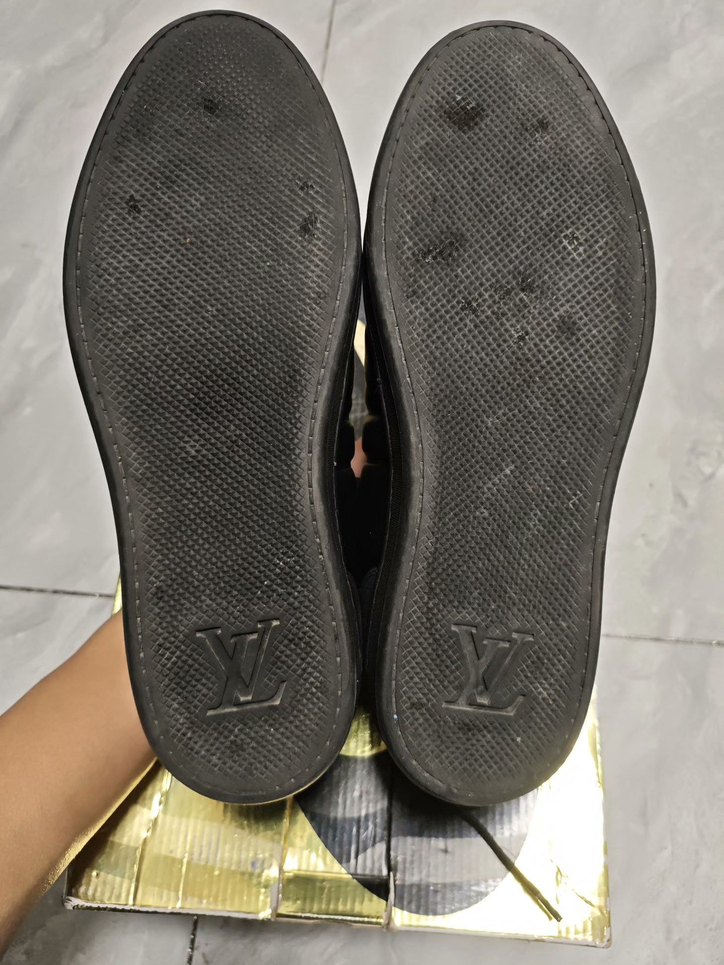 Louis Vuitton Louis Vuitton Retro Black Lowtop Sneakers 7.5 Men Size US 7.5 / EU 40-41 - 5 Thumbnail