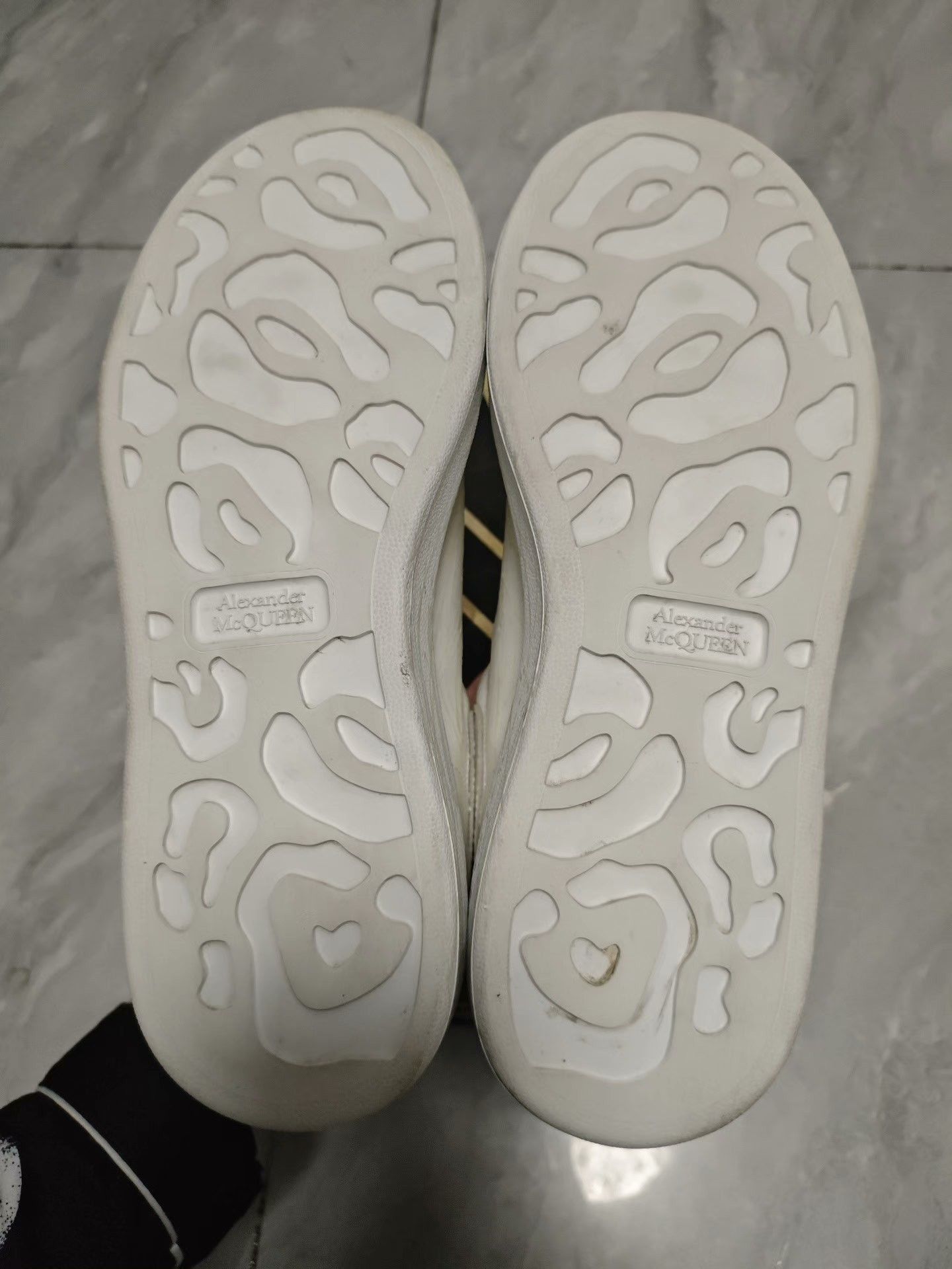 Alexander McQueen Alexander McQueen Lowtop Sneakers 7 Men Size US 7 / EU 40 - 5 Thumbnail