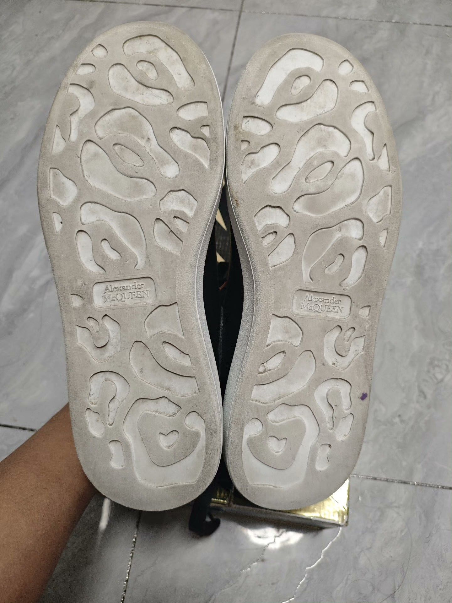 Alexander McQueen Alexander McQueen Black Lowtop Sneakers 9.5 Men Size US 9.5 / EU 42-43 - 5 Thumbnail