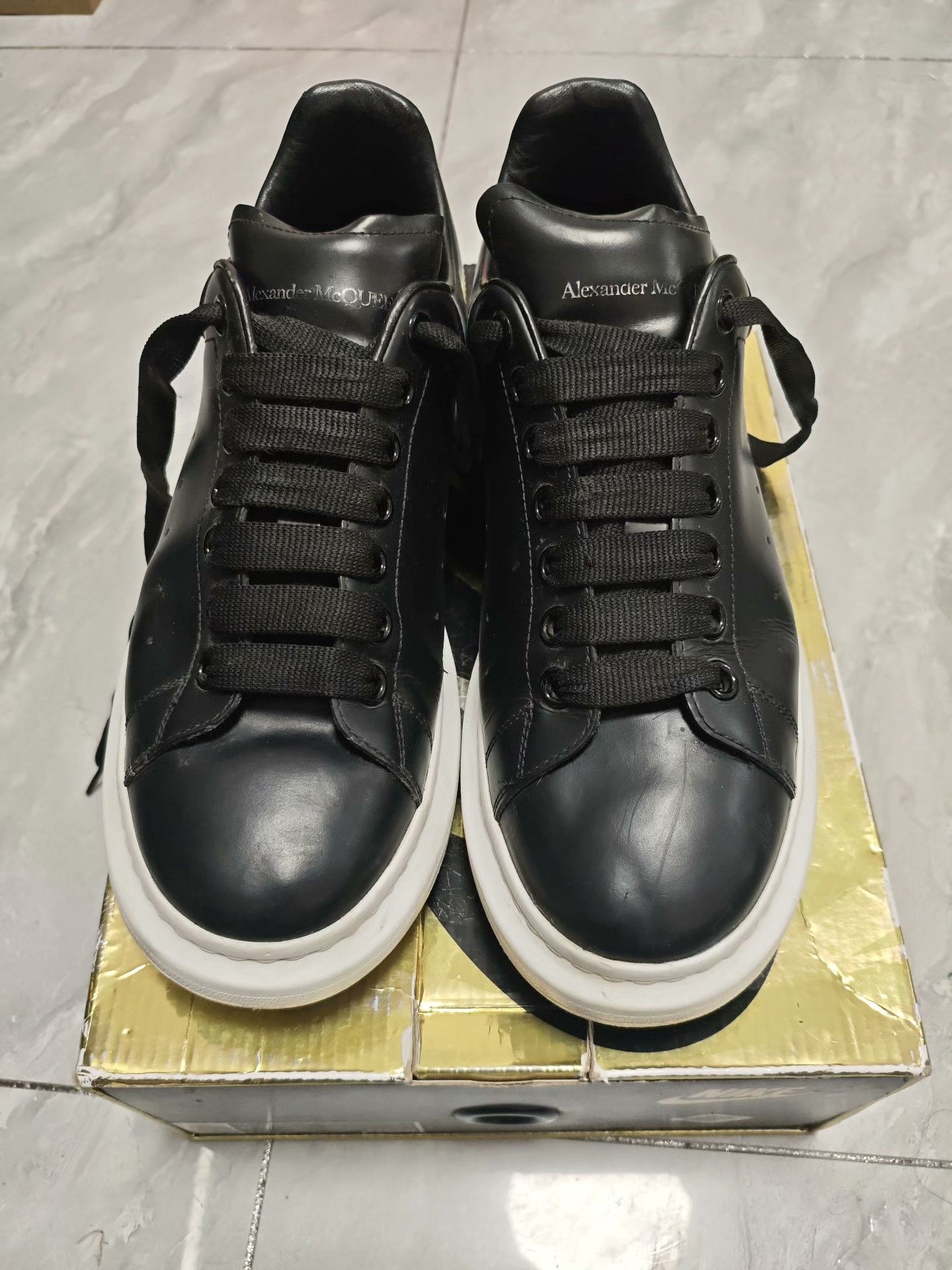 Alexander McQueen Alexander McQueen Black Lowtop Sneakers 9.5 Men Size US 9.5 / EU 42-43 - 2 Thumbnail