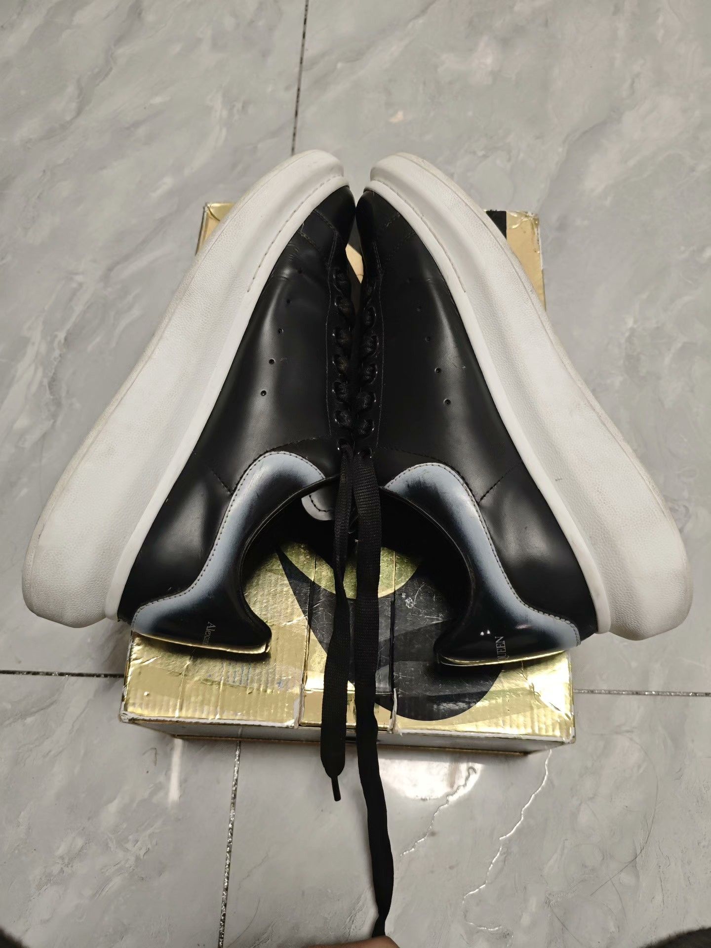 Alexander McQueen Alexander McQueen Black Lowtop Sneakers 9.5 Men Size US 9.5 / EU 42-43 - 4 Thumbnail