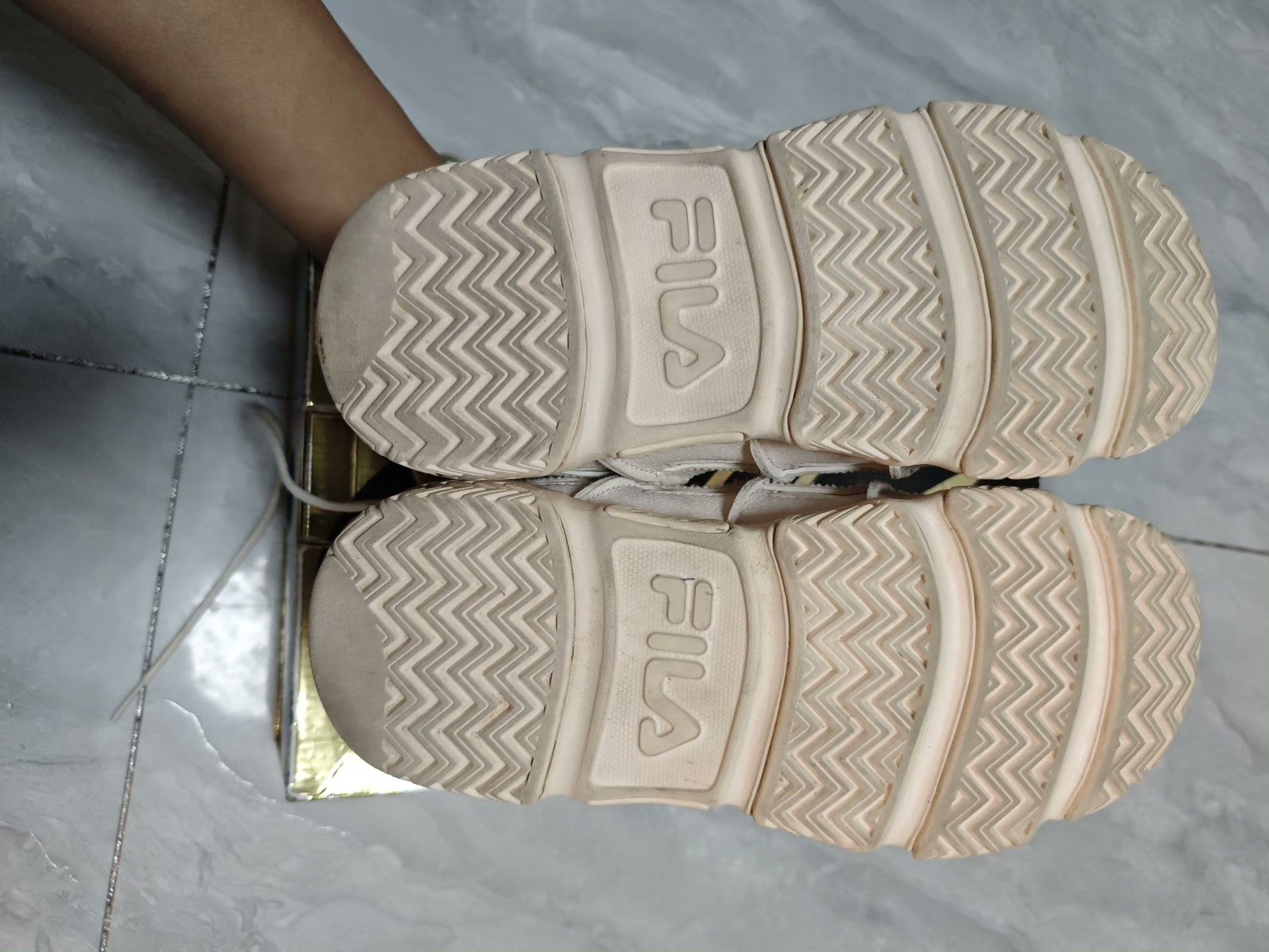 Fila Fila Beige Lowtop Sneakers 5 Men Size US 5 / EU 37 - 5 Thumbnail
