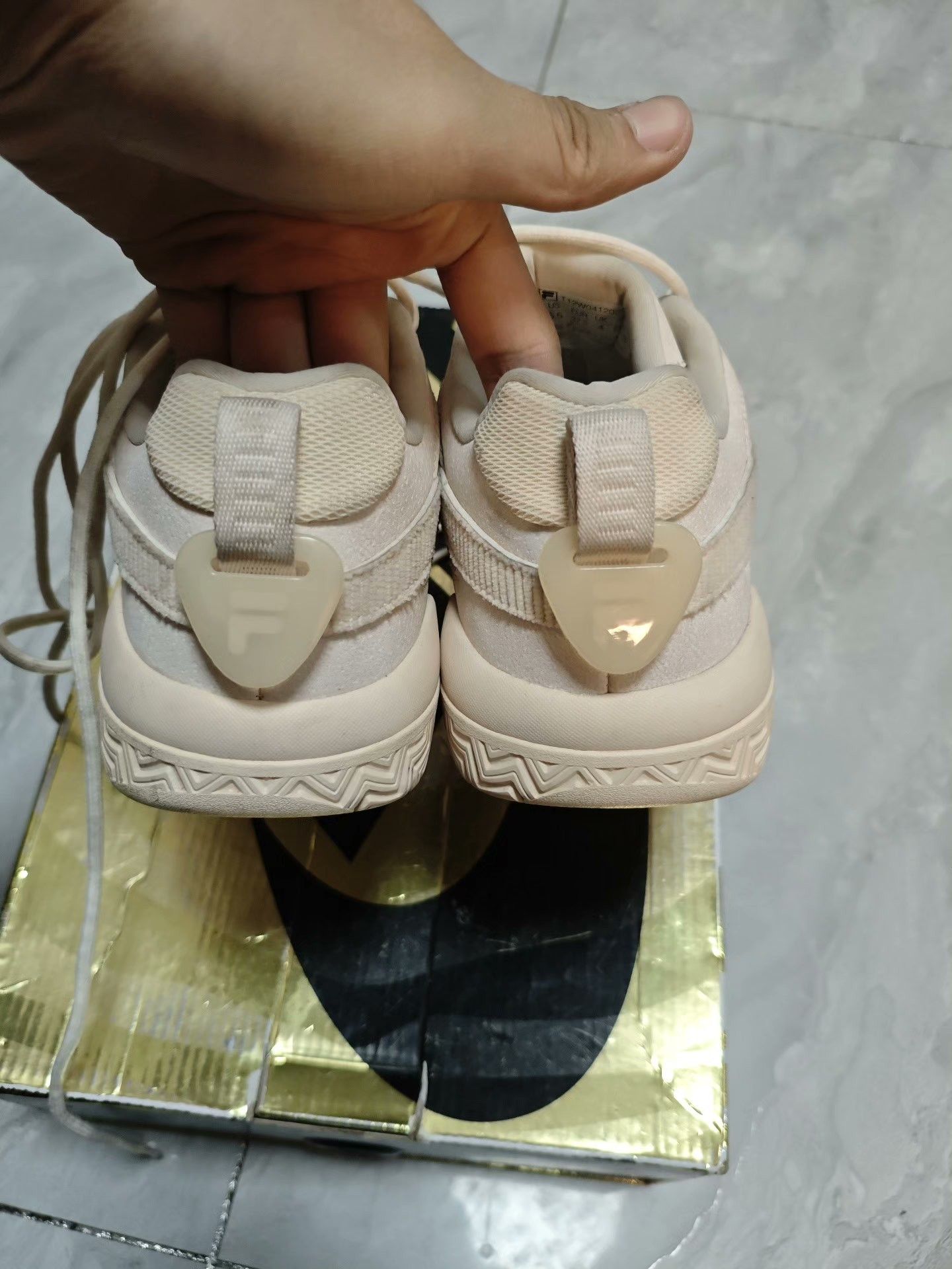 Fila Fila Beige Lowtop Sneakers 5 Men Size US 5 / EU 37 - 6 Thumbnail
