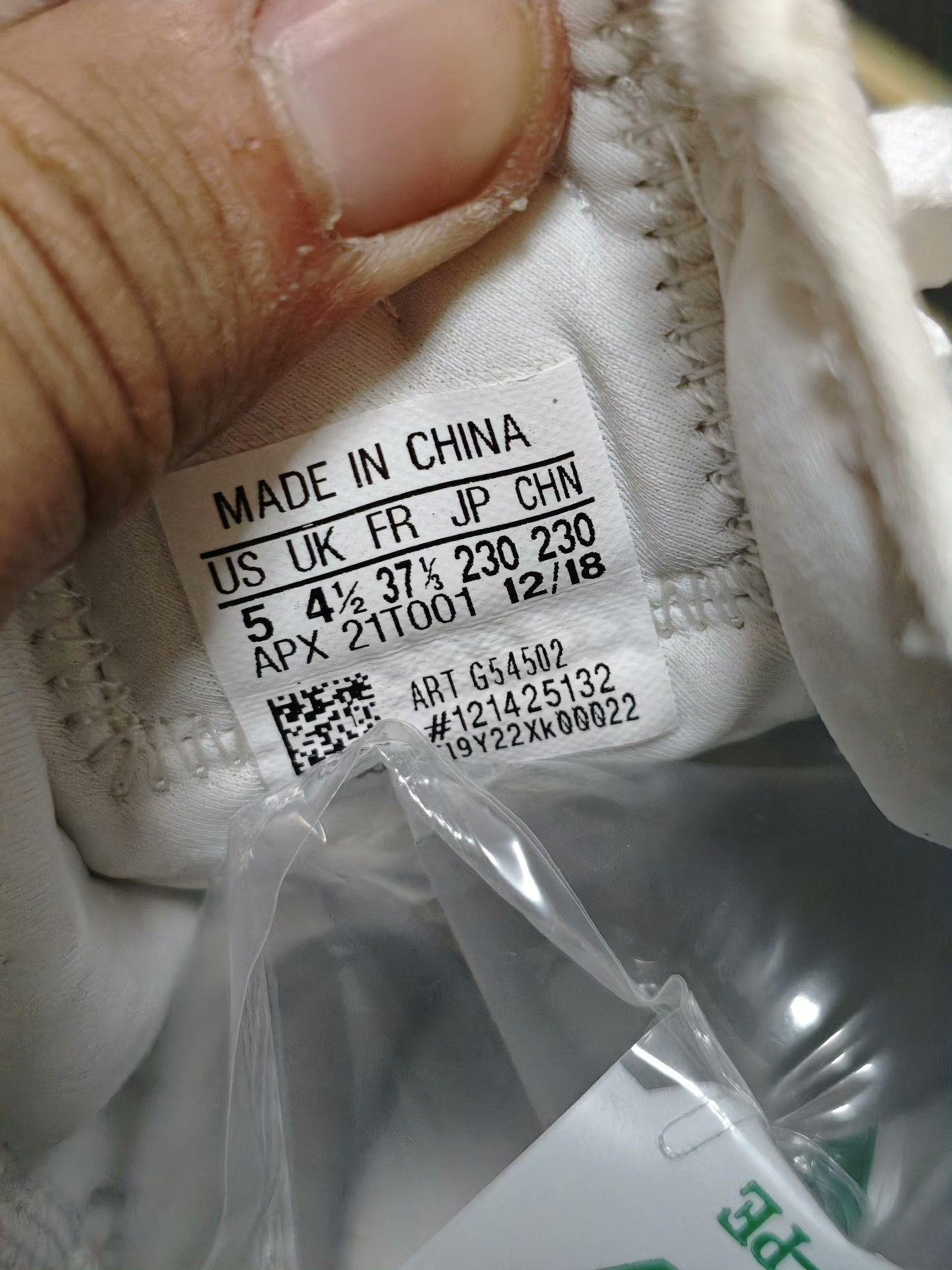 Y-3 Y-3 Casual White Lowtop Sneakers 10 Men Size US 10 / EU 43 - 7 Thumbnail