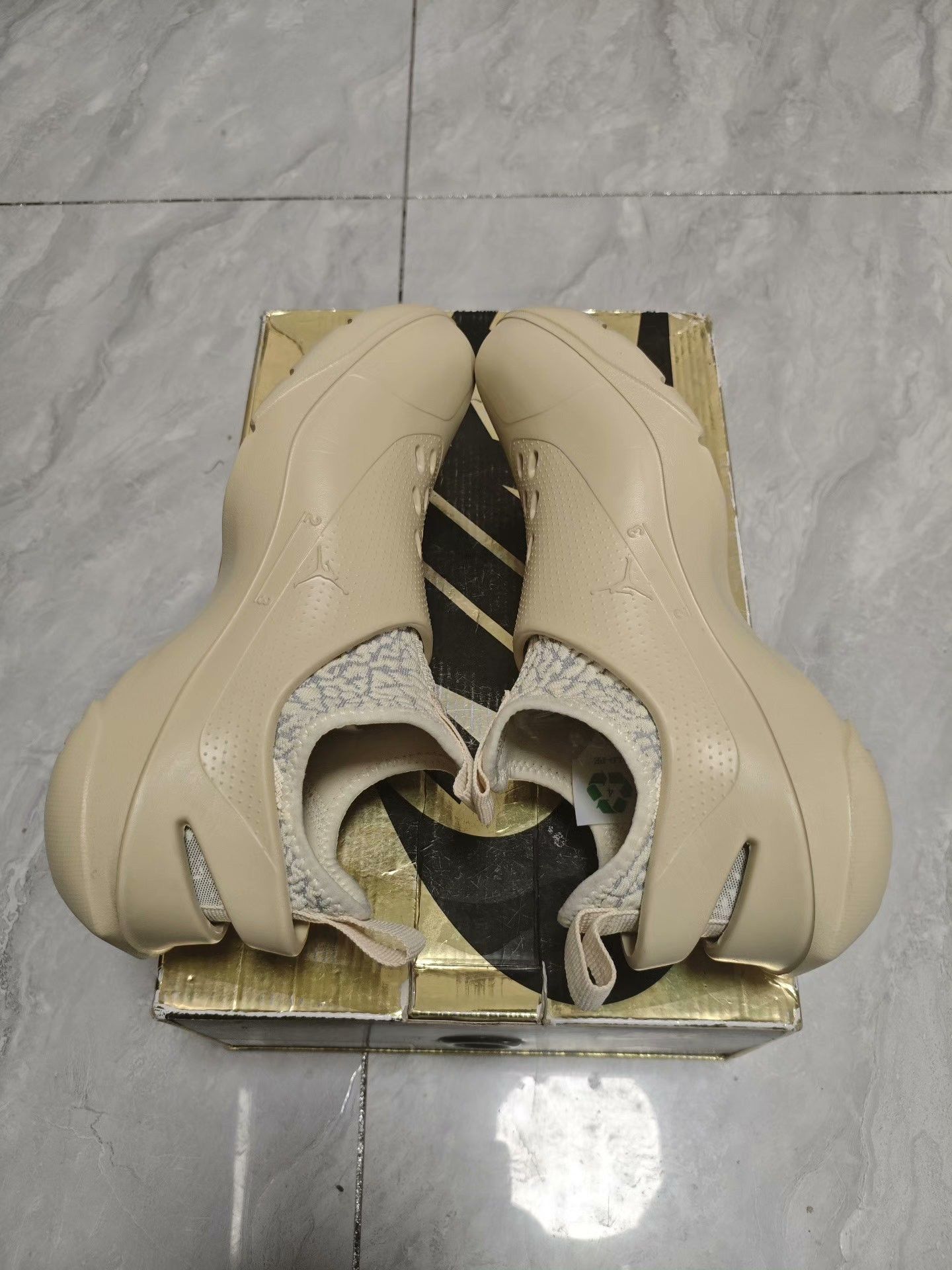 Jordan Brand Jordan Brand Beige Lowtop Sneakers 7 Men Size US 7 / EU 40 - 4 Thumbnail