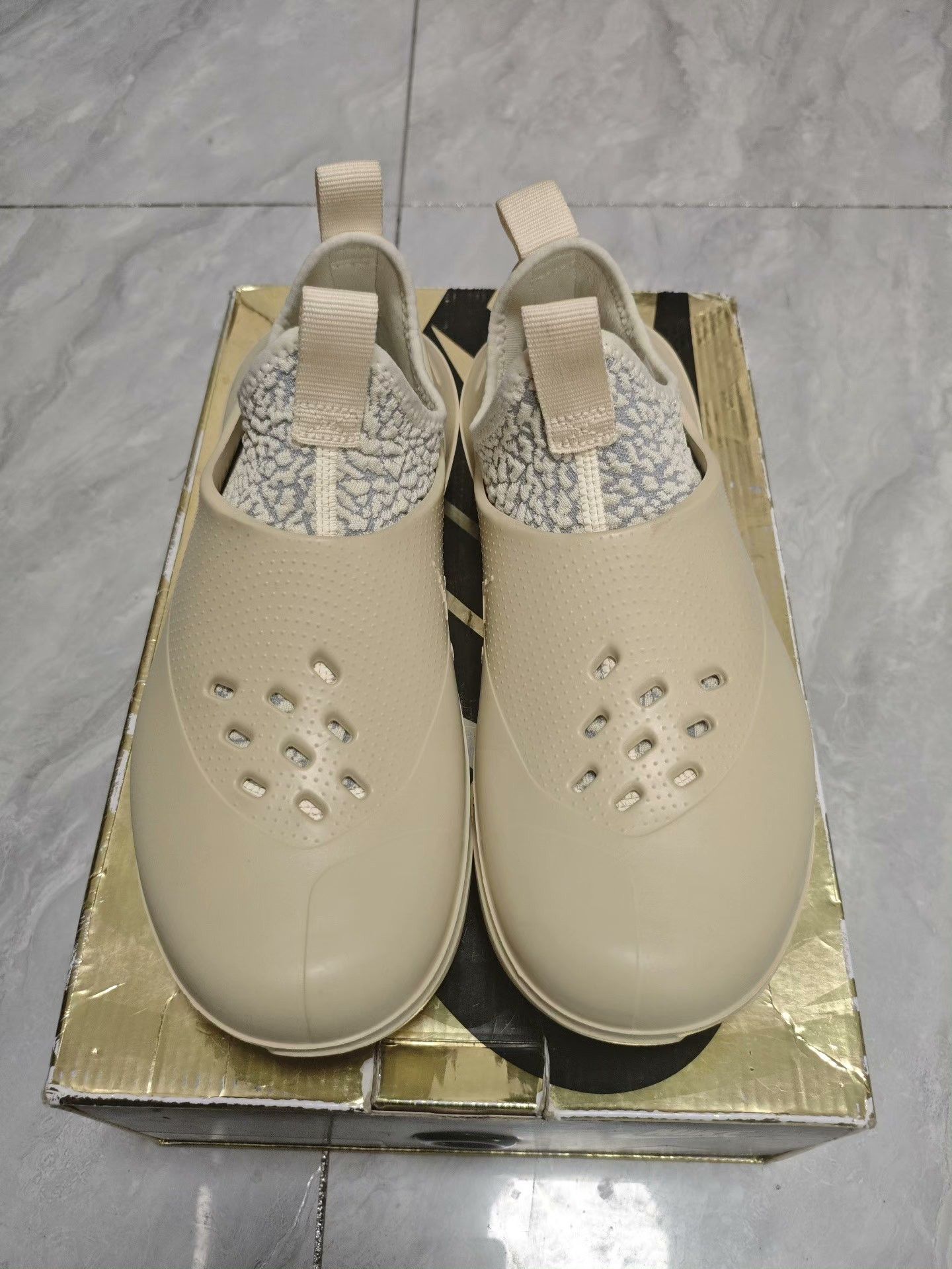 Jordan Brand Jordan Brand Beige Lowtop Sneakers 7 Men Size US 7 / EU 40 - 2 Thumbnail