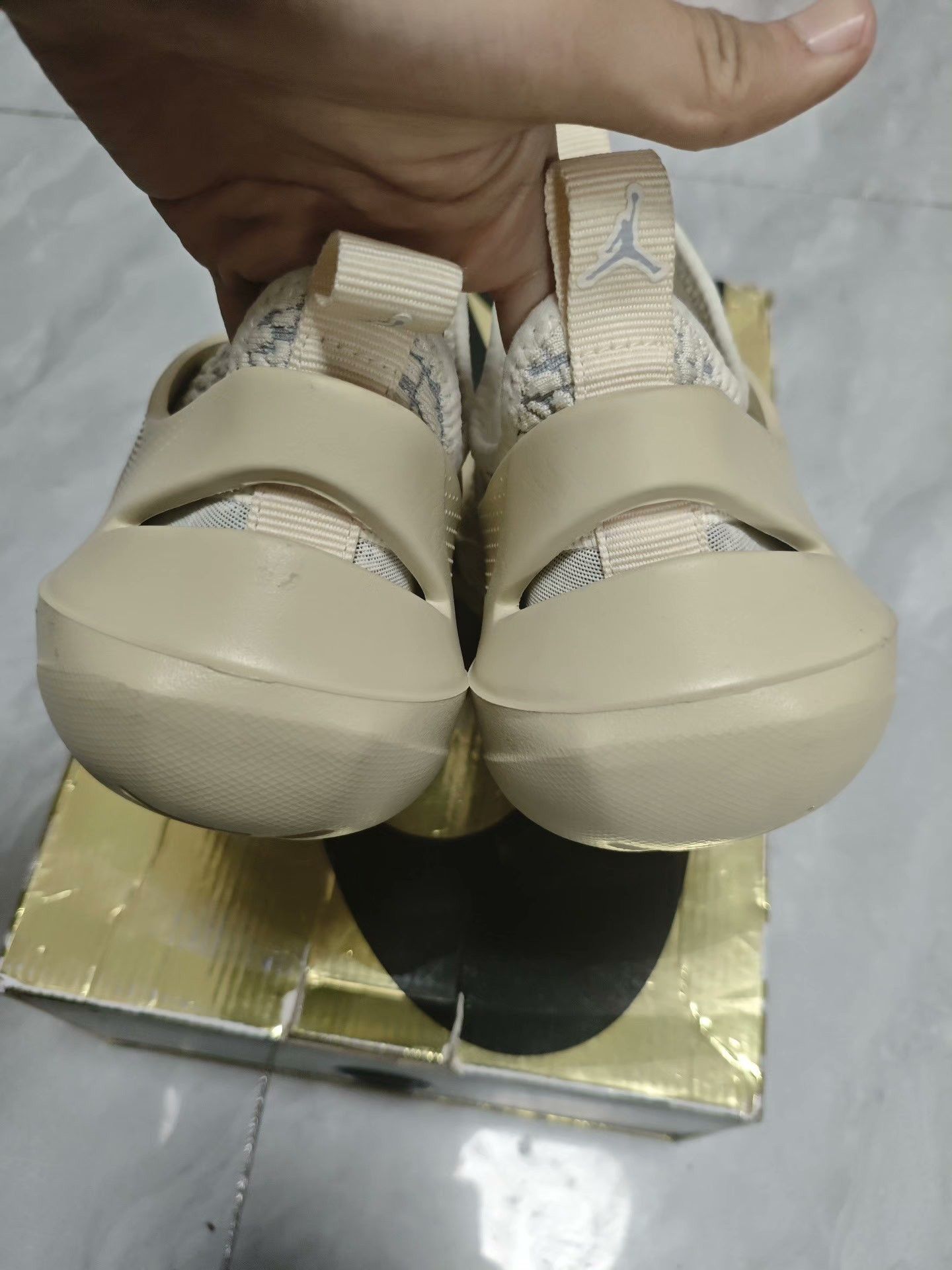 Jordan Brand Jordan Brand Beige Lowtop Sneakers 7 Men Size US 7 / EU 40 - 6 Thumbnail