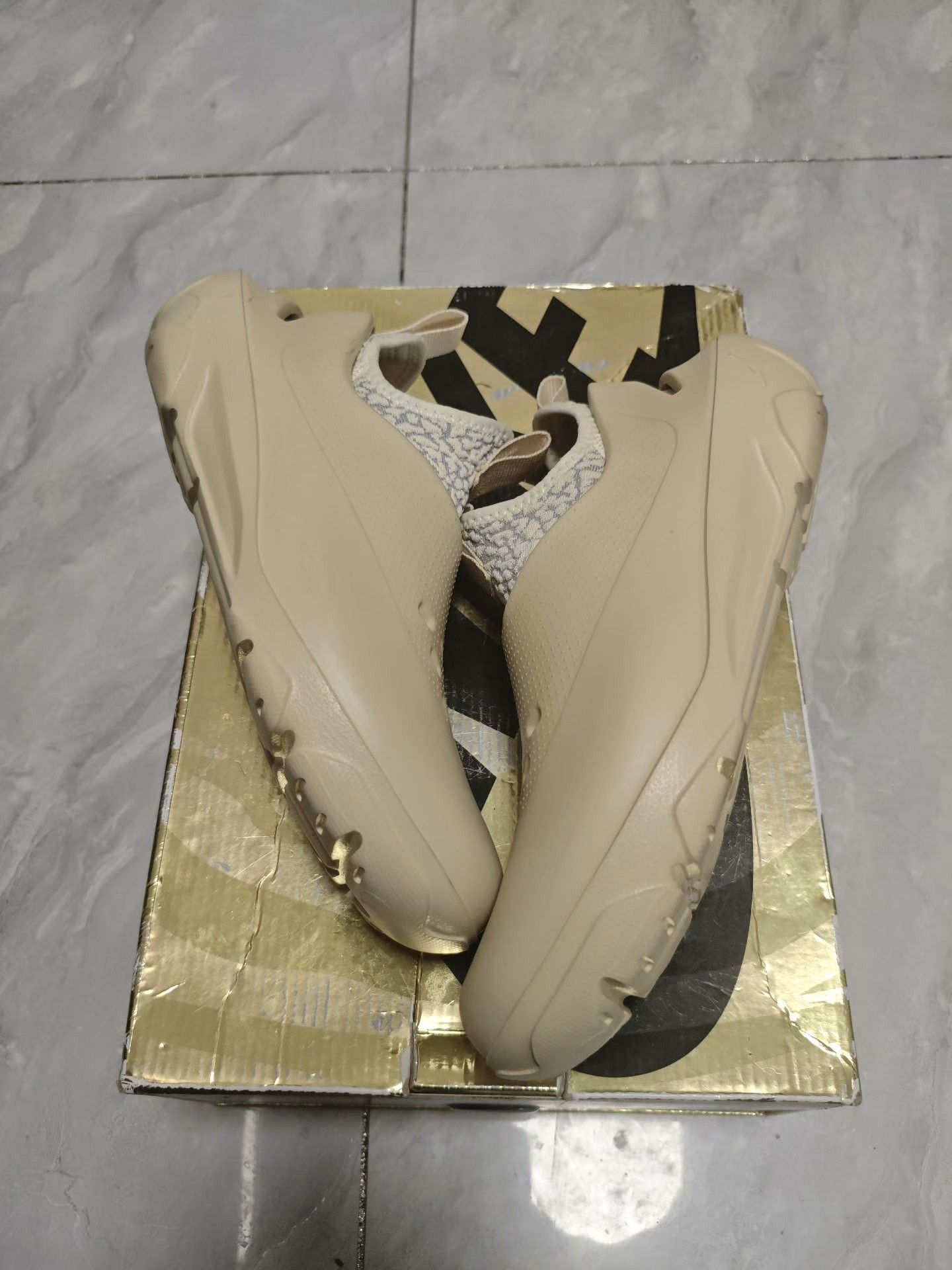 Jordan Brand Jordan Brand Beige Lowtop Sneakers 7 Men Size US 7 / EU 40 - 3 Thumbnail