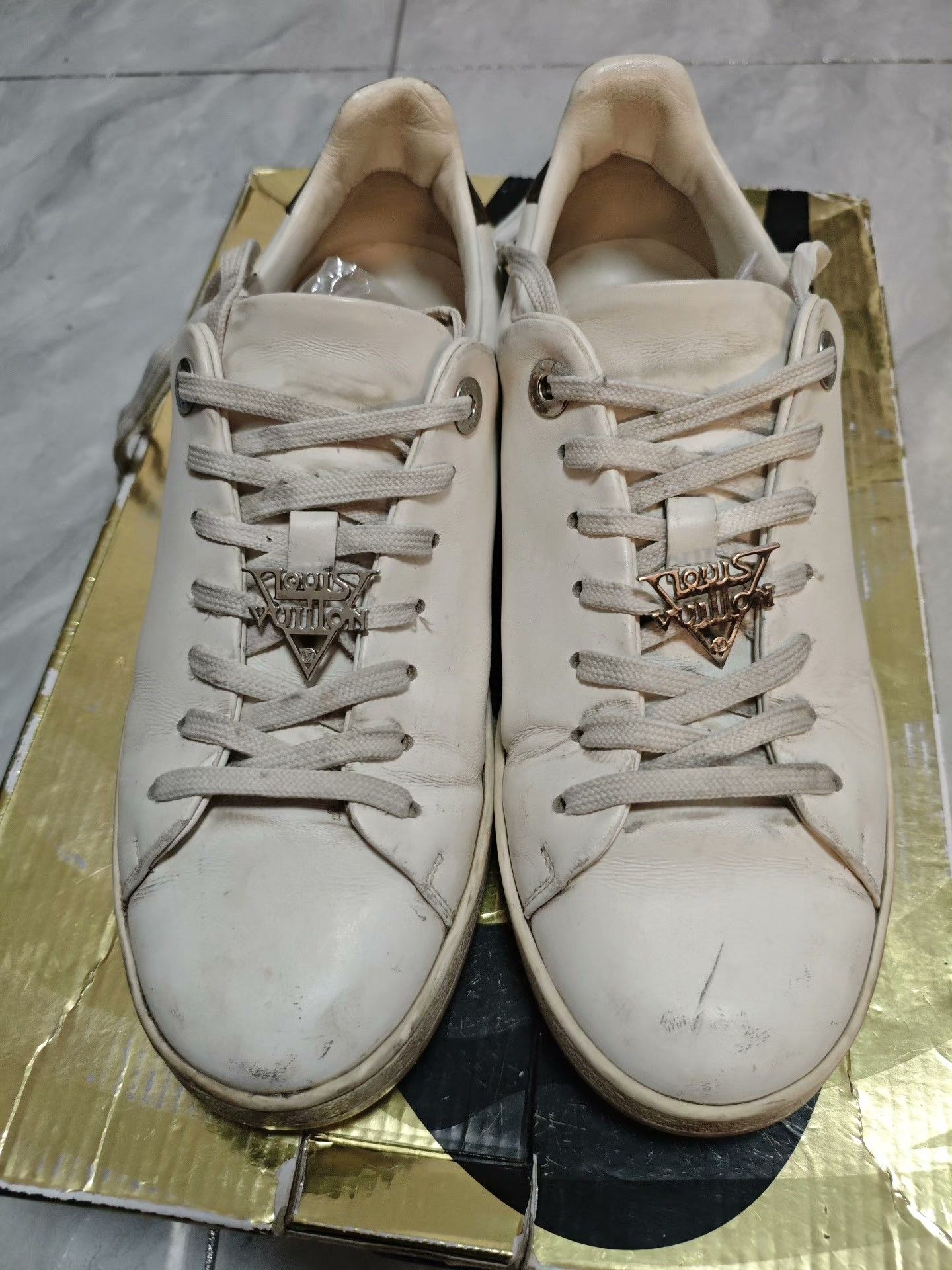 Louis Vuitton Louis Vuitton White Lowtop Sneakers us_7 Women Size US 7 / IT 37 - 2 Thumbnail