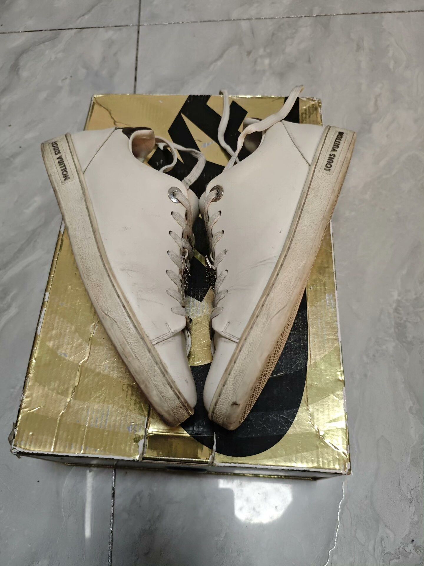 Louis Vuitton Louis Vuitton White Lowtop Sneakers us_7 Women Size US 7 / IT 37 - 3 Thumbnail