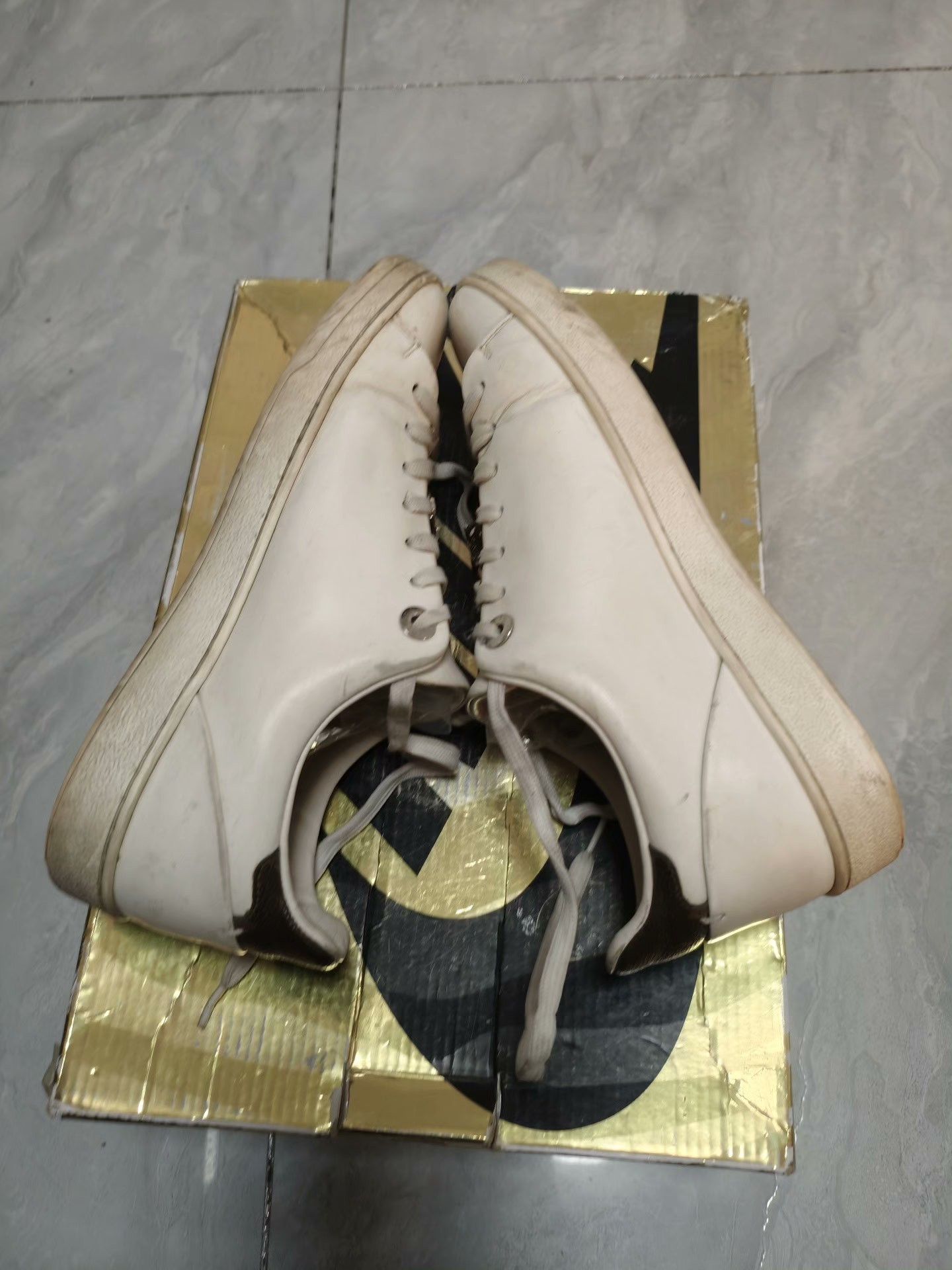 Louis Vuitton Louis Vuitton White Lowtop Sneakers us_7 Women Size US 7 / IT 37 - 4 Thumbnail