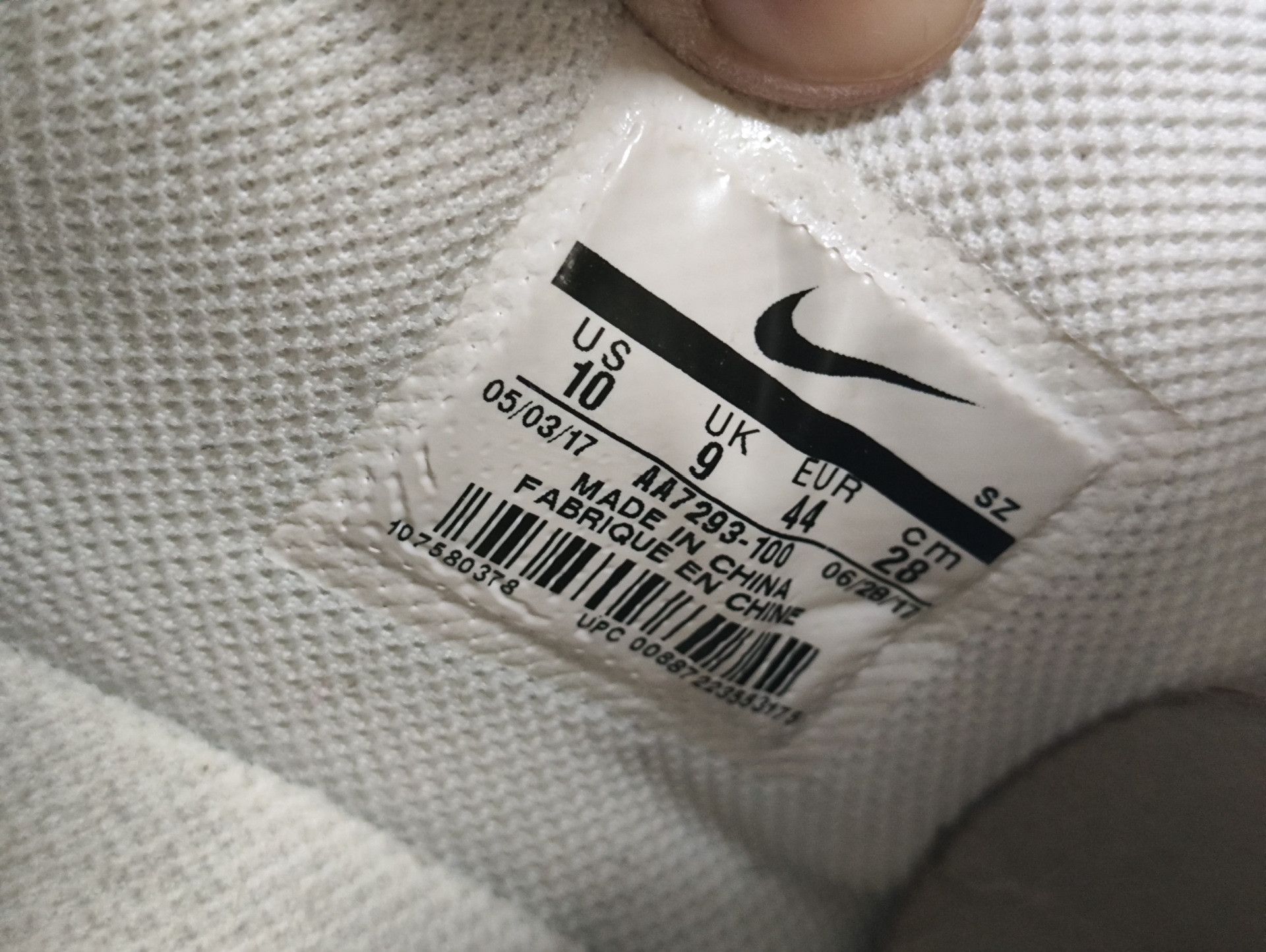 Nike Nike White Lowtop Sneakers 11 Men Size US 11 / EU 44 - 7 Thumbnail