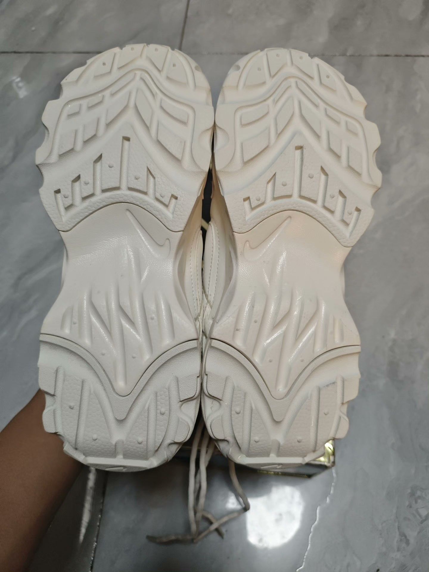 Nike Nike Retro White Lowtop Sneakers us_7-5 Women Size US 7.5 / IT 37.5 - 5 Thumbnail