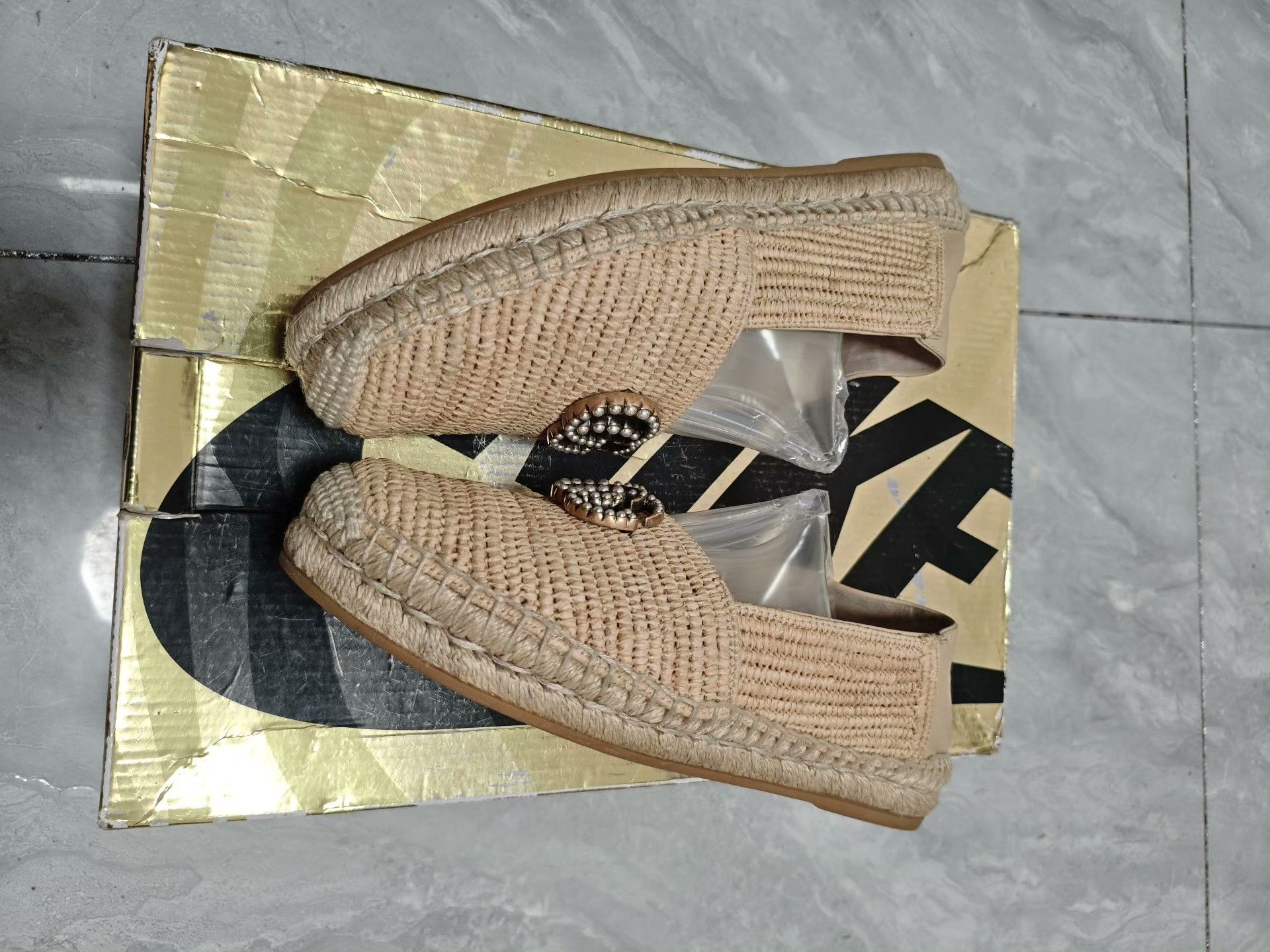 Gucci Gucci Lowtop Sneakers us_6 Women Size US 6 / IT 36 - 3 Thumbnail