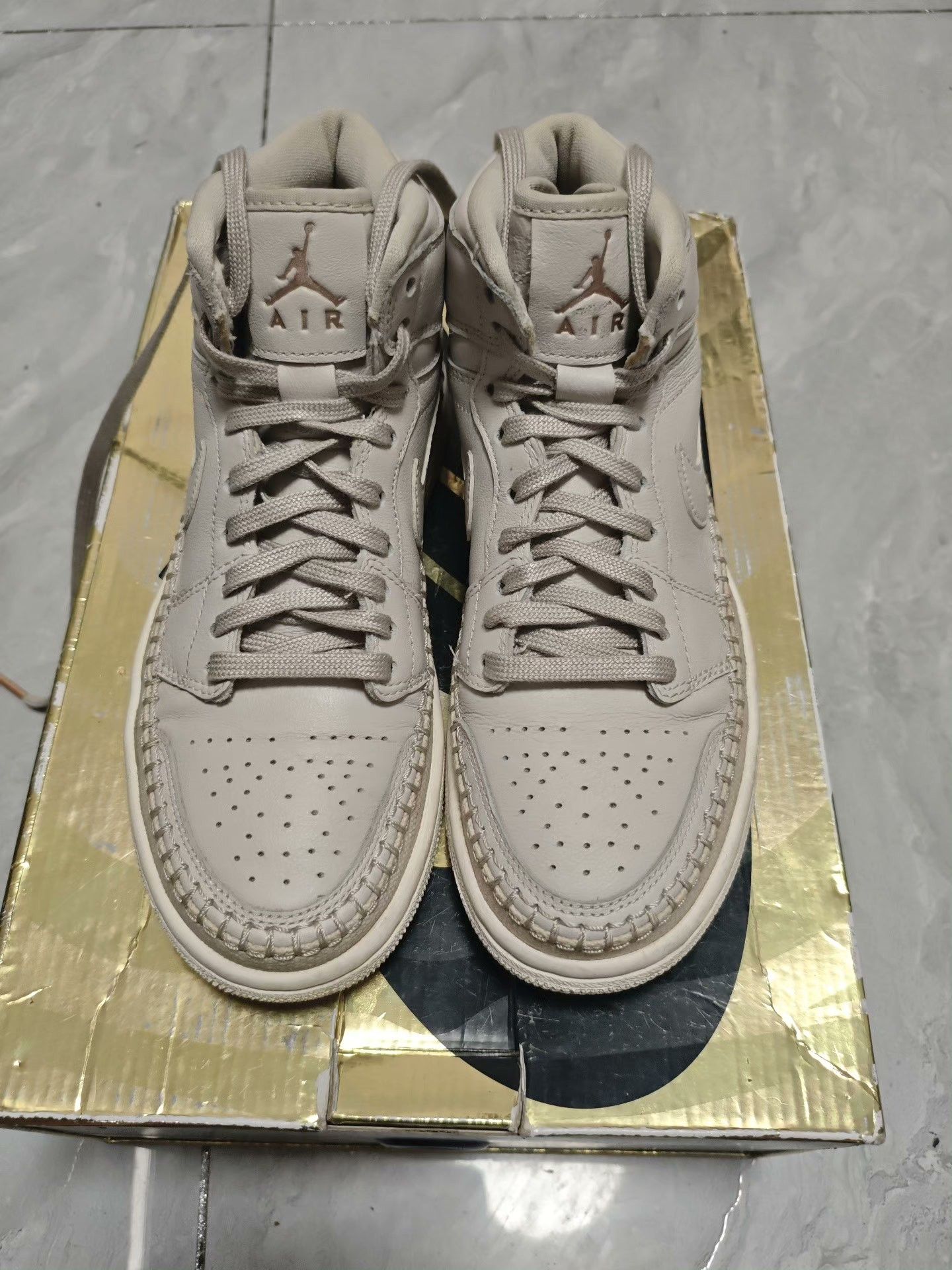 Jordan Brand Jordan Brand Retro Yellow Hitop Sneakers us_6 Women Size US 6 / IT 36 - 2 Thumbnail