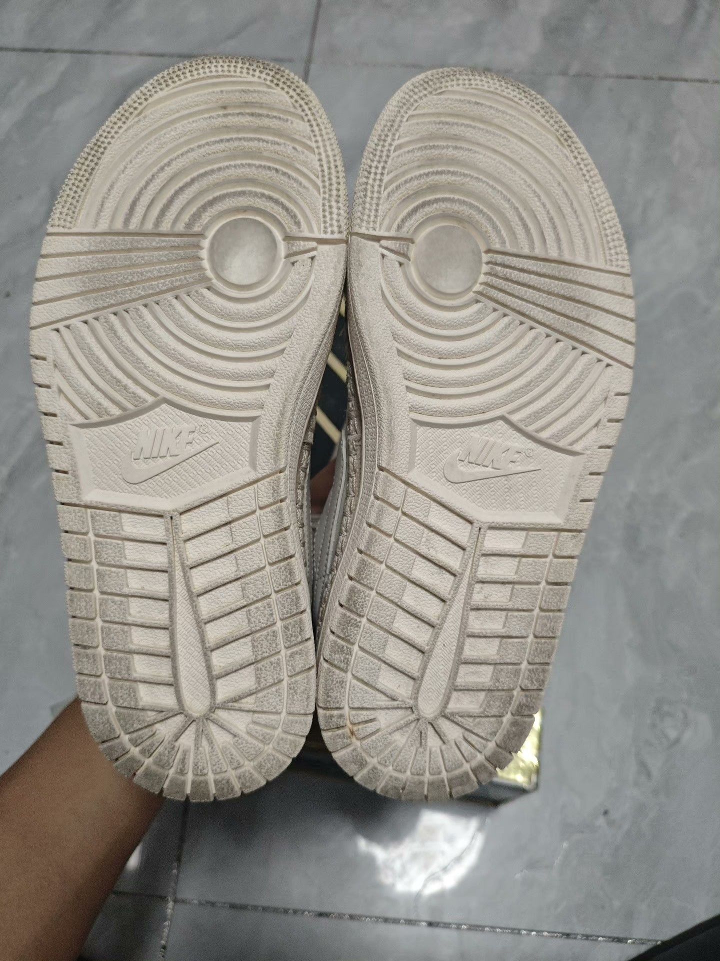 Jordan Brand Jordan Brand Retro Yellow Hitop Sneakers us_6 Women Size US 6 / IT 36 - 5 Thumbnail