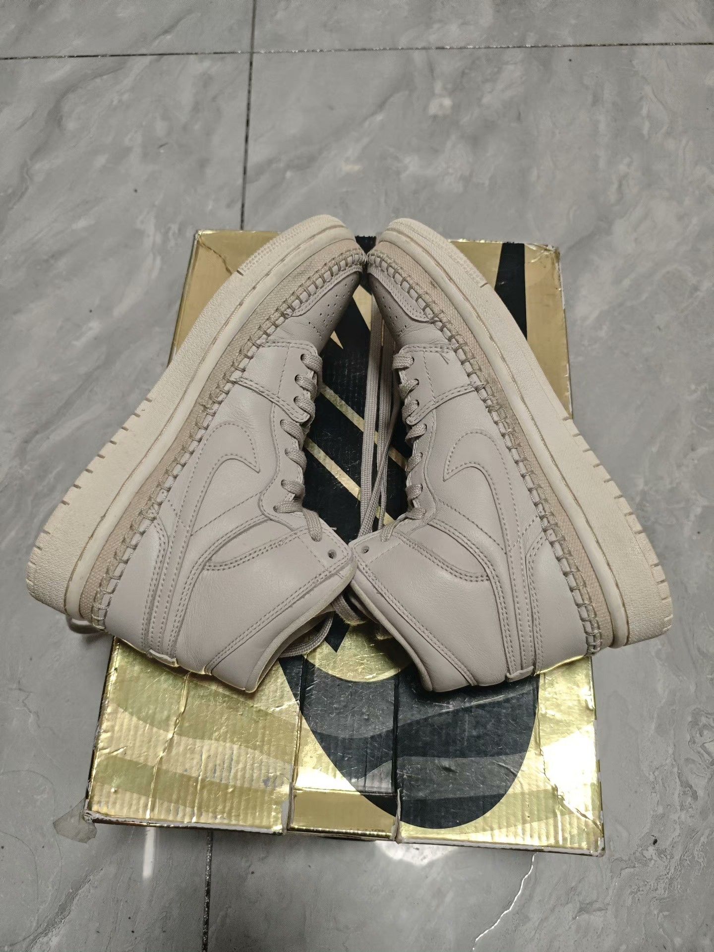 Jordan Brand Jordan Brand Retro Yellow Hitop Sneakers us_6 Women Size US 6 / IT 36 - 4 Thumbnail
