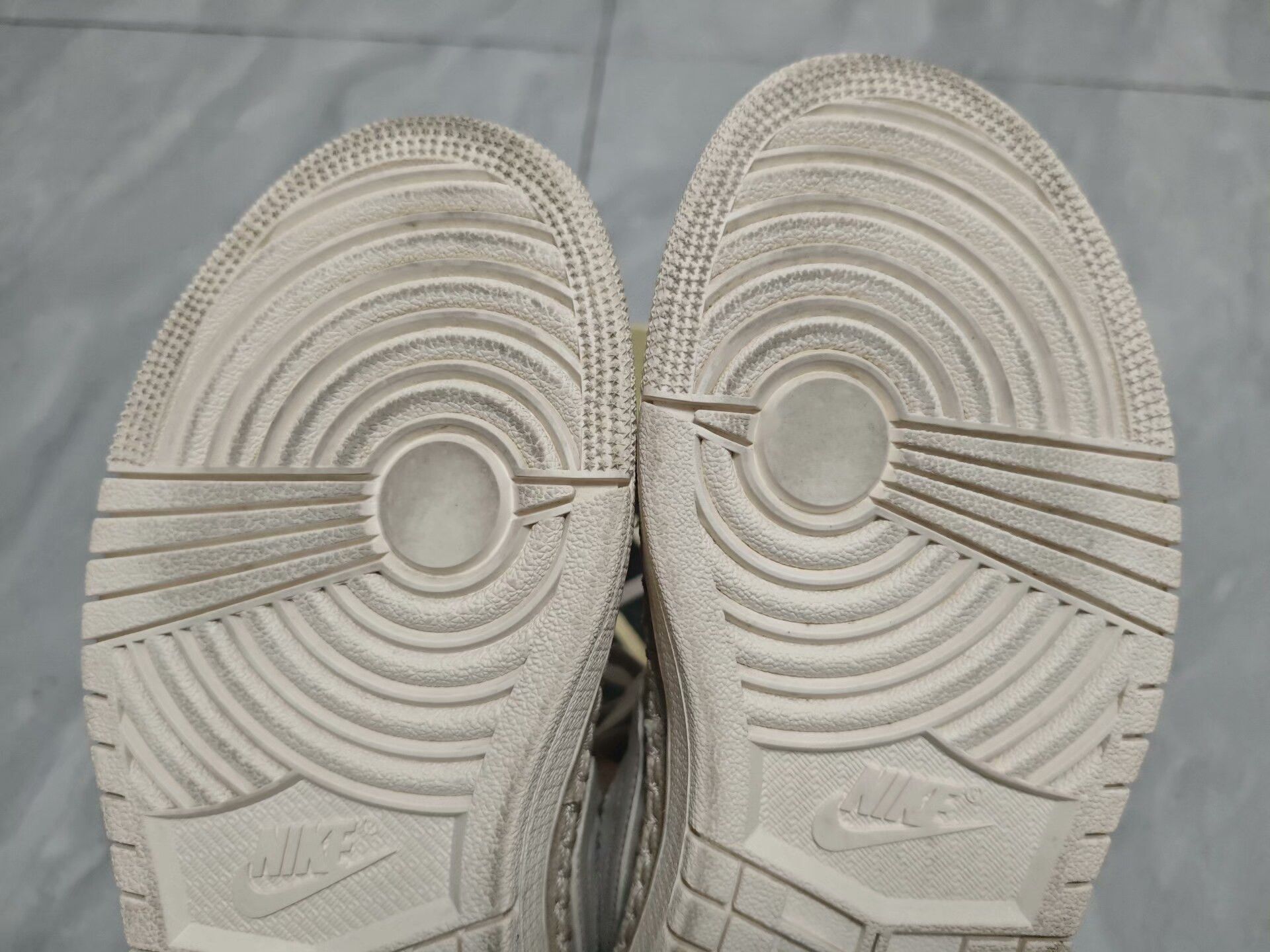 Jordan Brand Jordan Brand Retro Yellow Hitop Sneakers us_6 Women Size US 6 / IT 36 - 6 Thumbnail