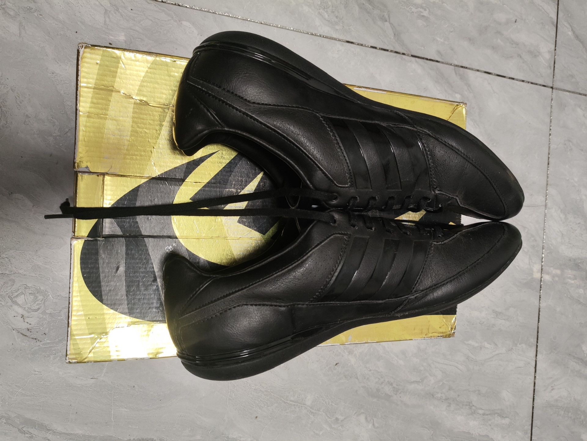 Adidas Adidas Retro Black Lowtop Sneakers 10 Men Size US 10 / EU 43 - 4 Thumbnail