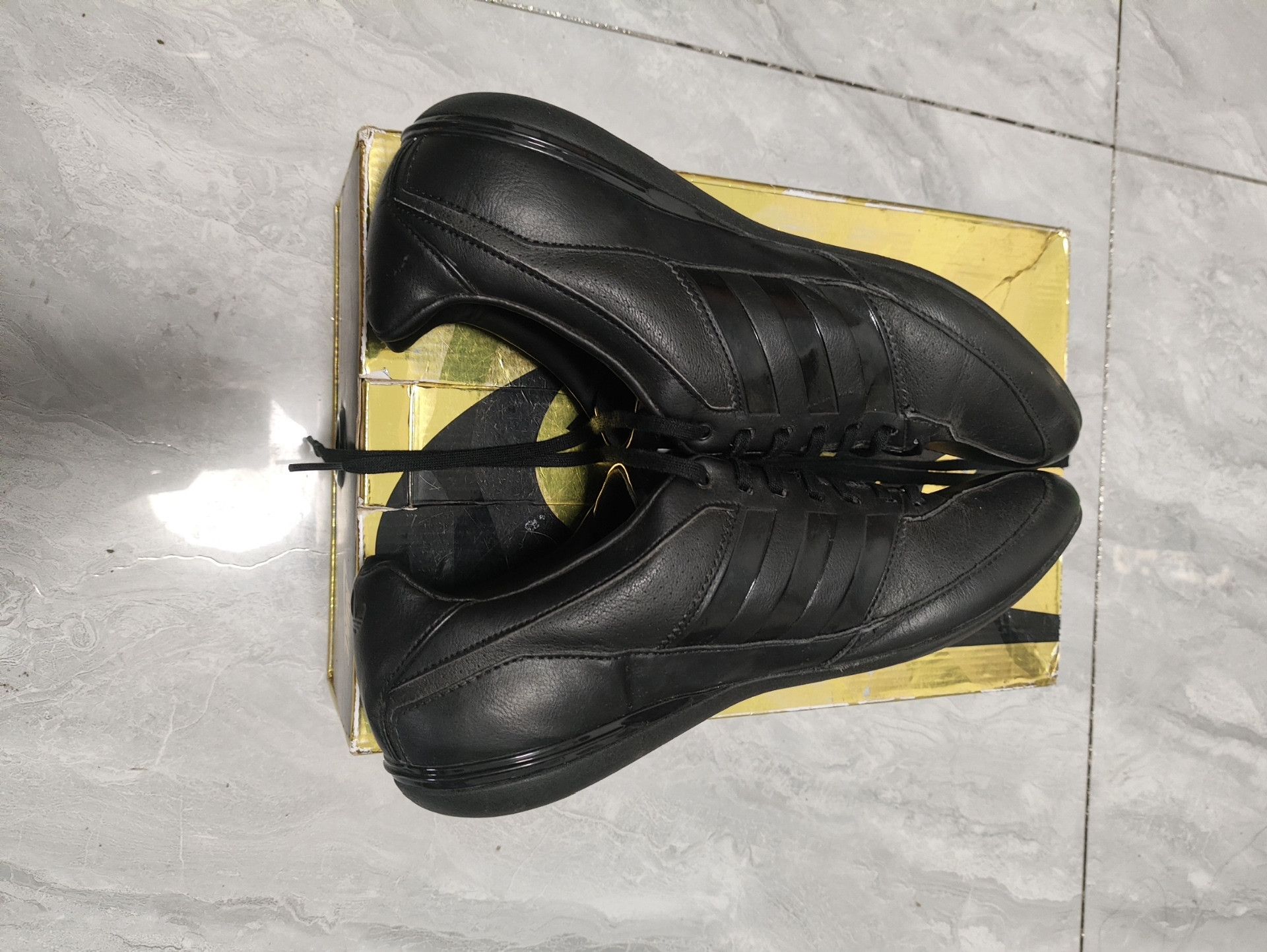 Adidas Adidas Retro Black Lowtop Sneakers 10 Men Size US 10 / EU 43 - 5 Thumbnail