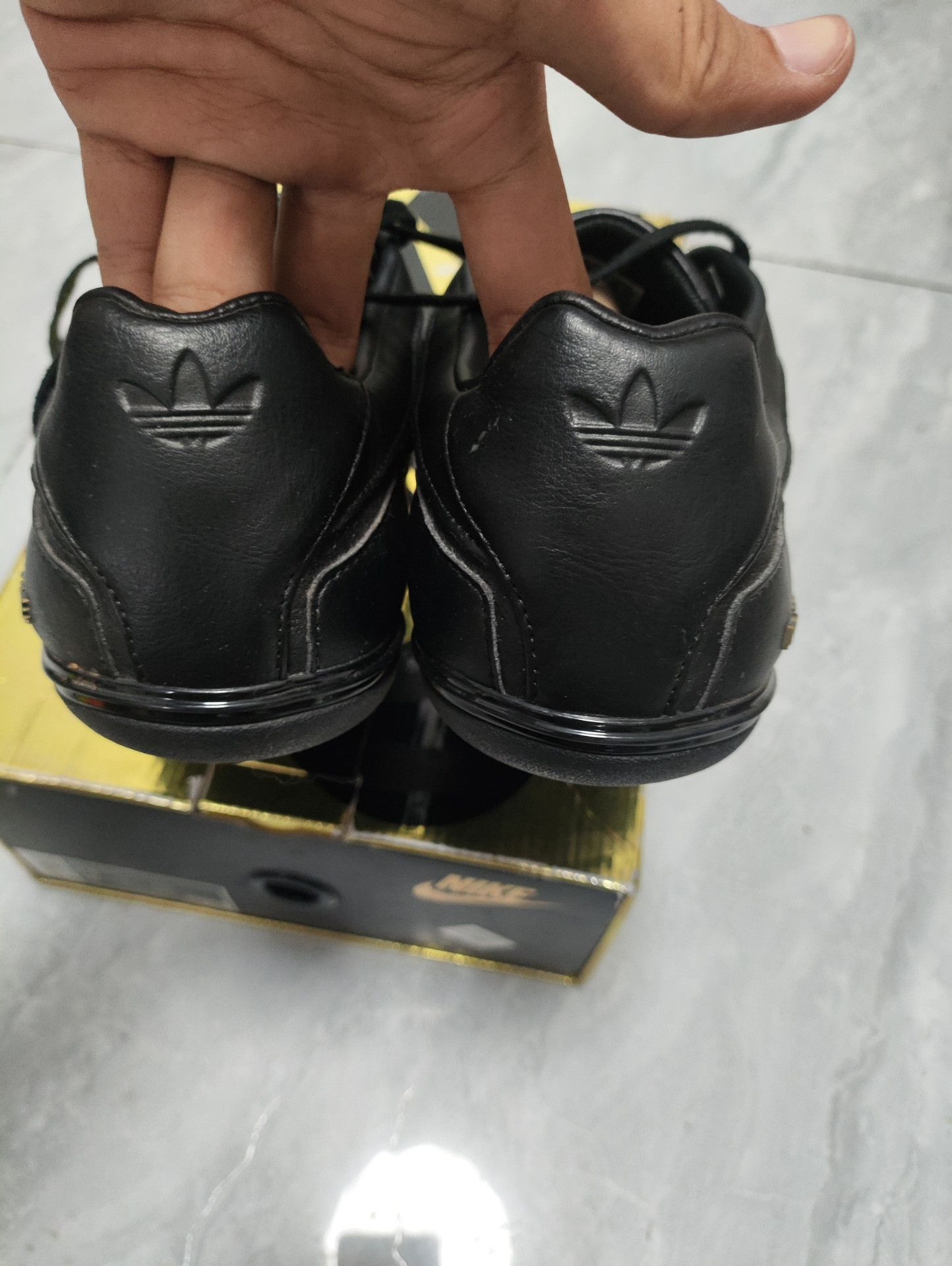 Adidas Adidas Retro Black Lowtop Sneakers 10 Men Size US 10 / EU 43 - 7 Thumbnail