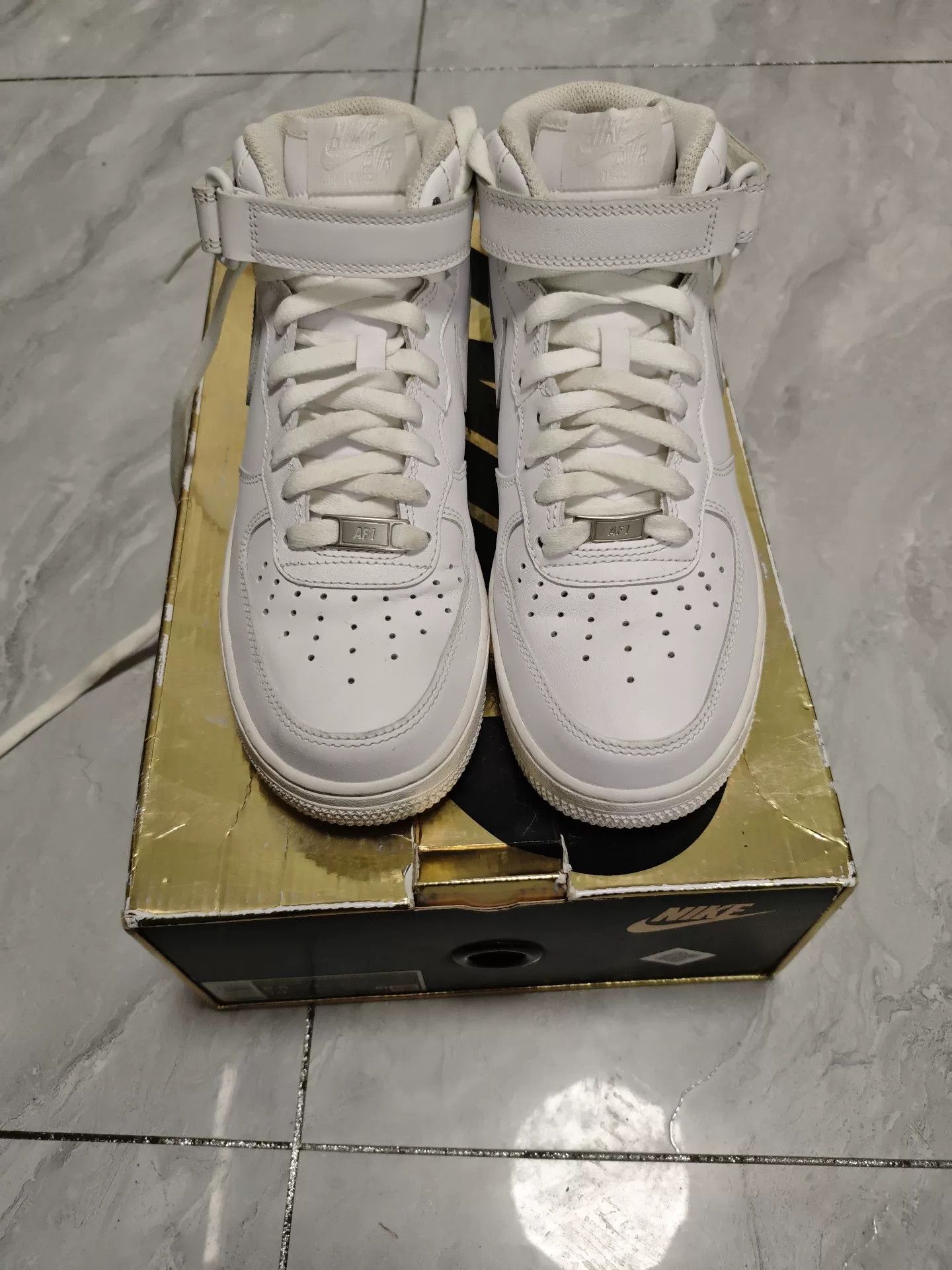 Nike Nike White Lowtop Sneakers 7 Men Size US 7 / EU 40 - 2 Thumbnail
