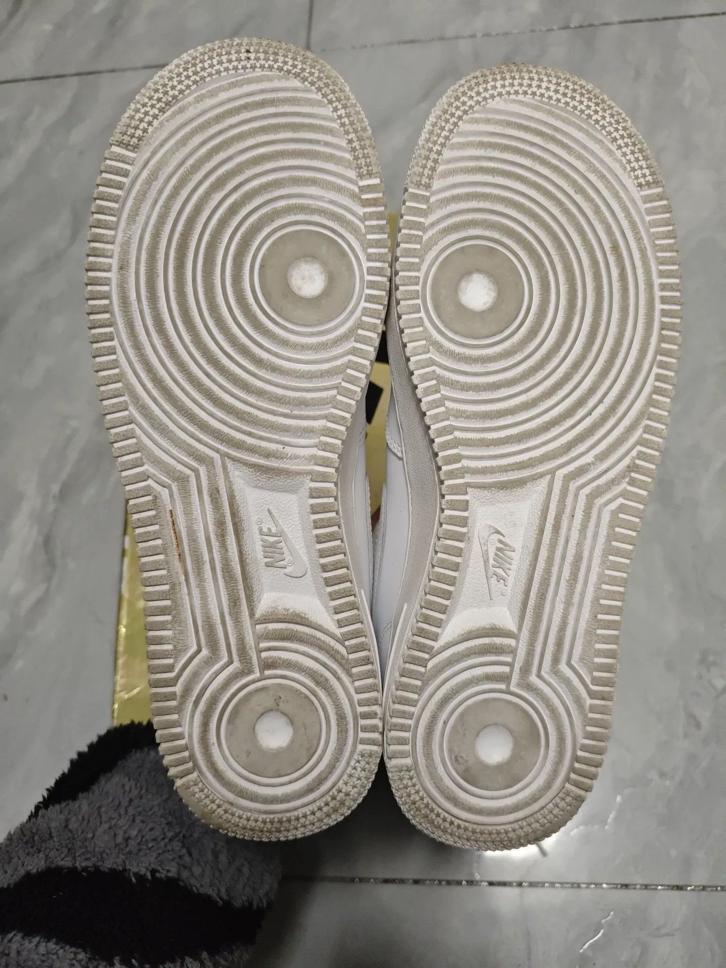 Nike Nike White Lowtop Sneakers 7 Men Size US 7 / EU 40 - 5 Thumbnail