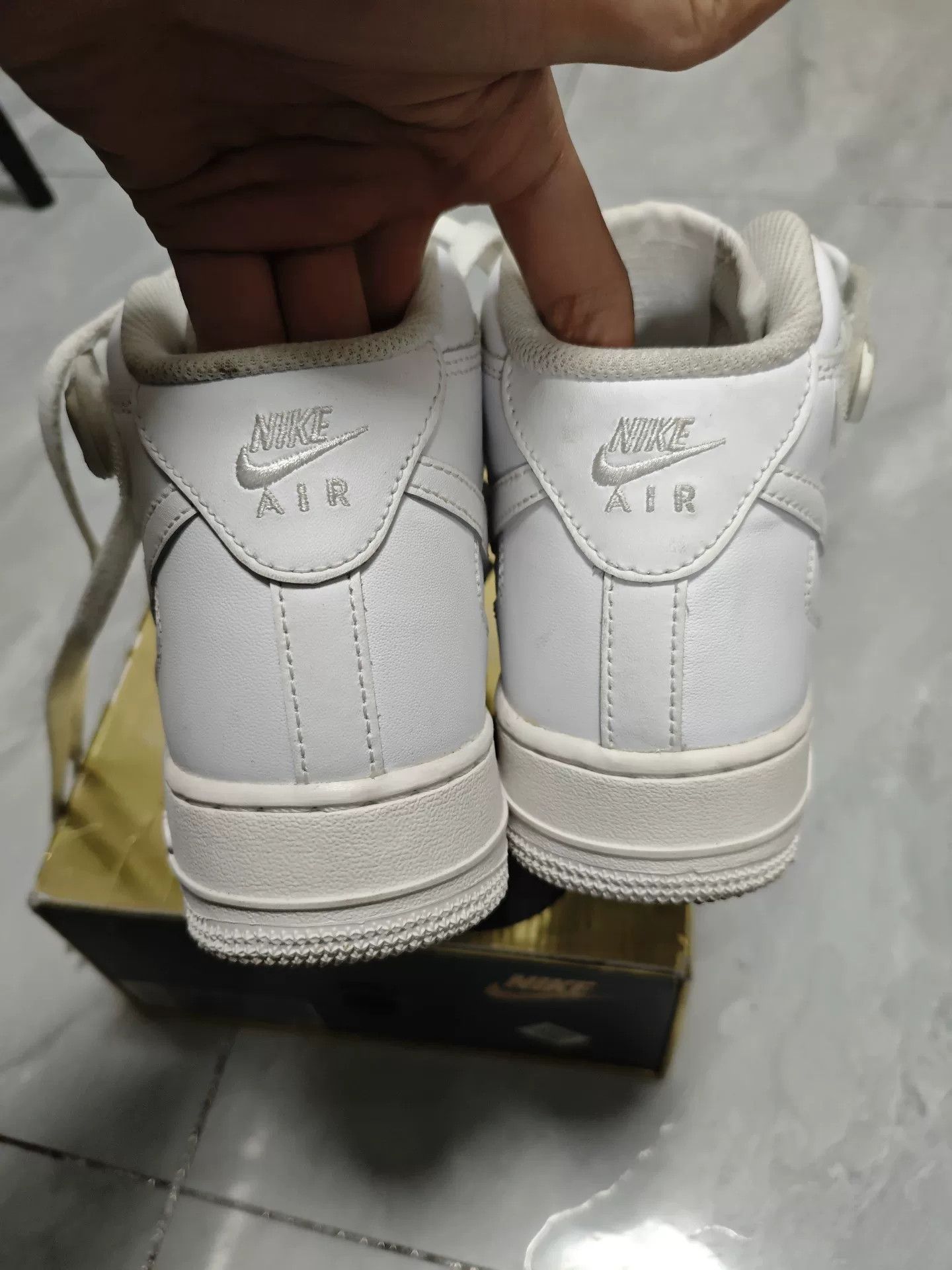 Nike Nike White Lowtop Sneakers 7 Men Size US 7 / EU 40 - 7 Thumbnail