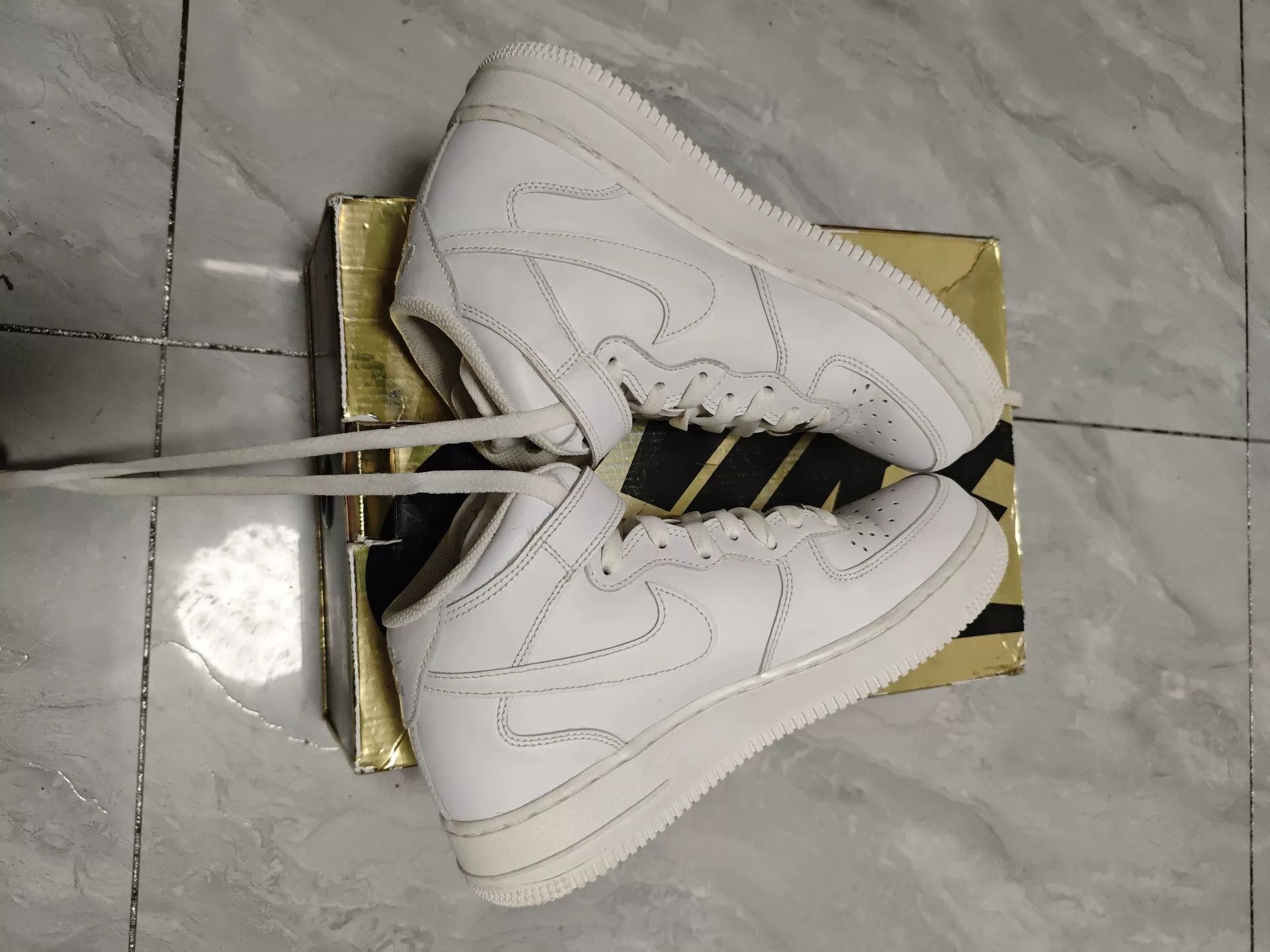 Nike Nike White Lowtop Sneakers 7 Men Size US 7 / EU 40 - 4 Thumbnail