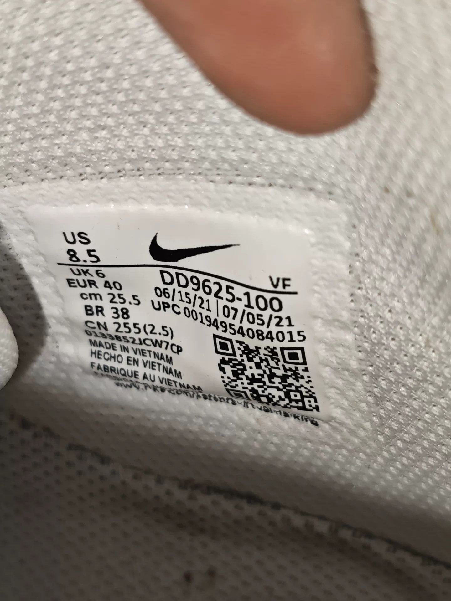 Nike Nike White Lowtop Sneakers 7 Men Size US 7 / EU 40 - 8 Thumbnail