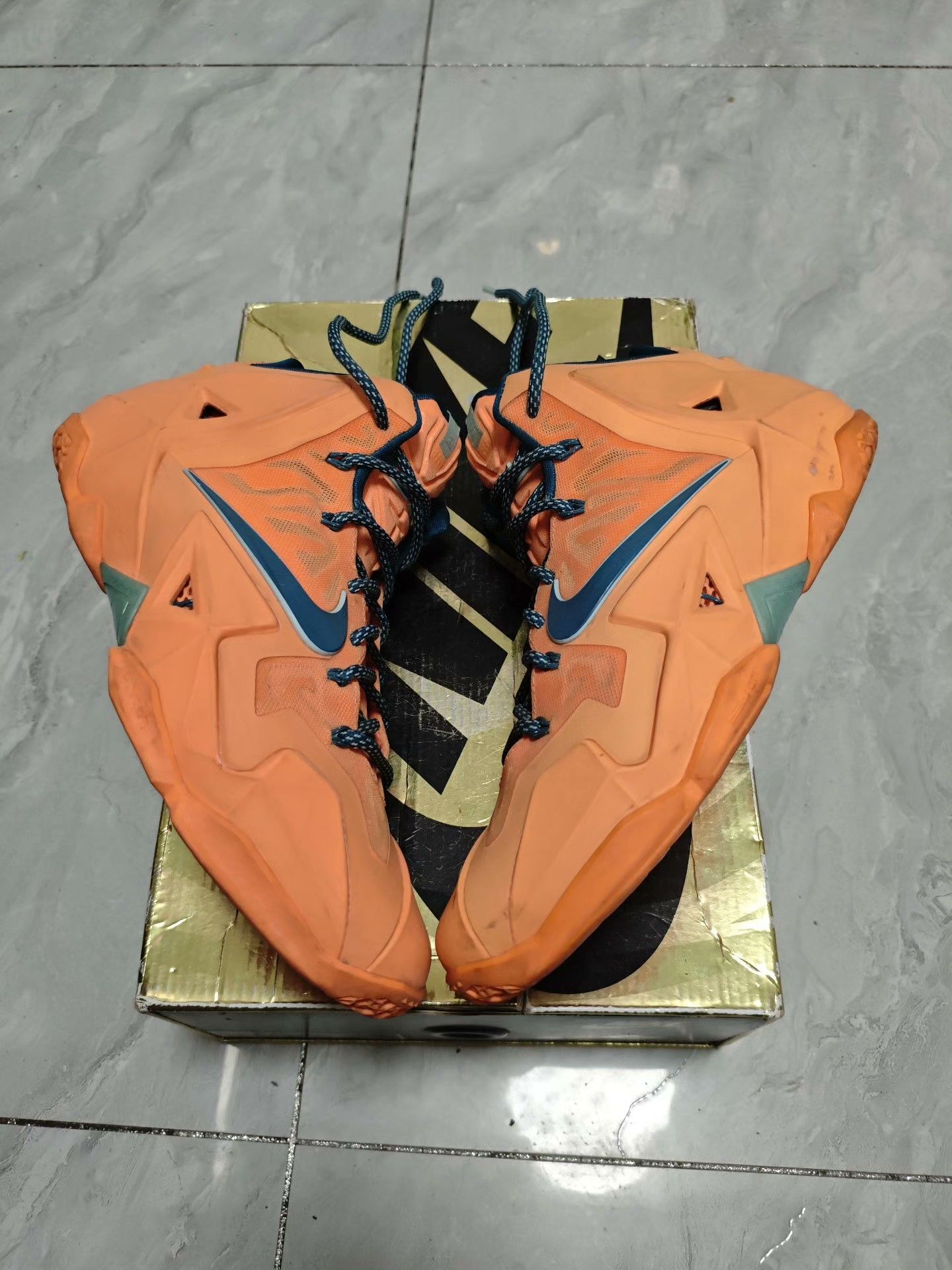 Nike Nike LEBRON Yellow Lowtop Sneakers 8 Men Size US 8 / EU 41 - 3 Thumbnail