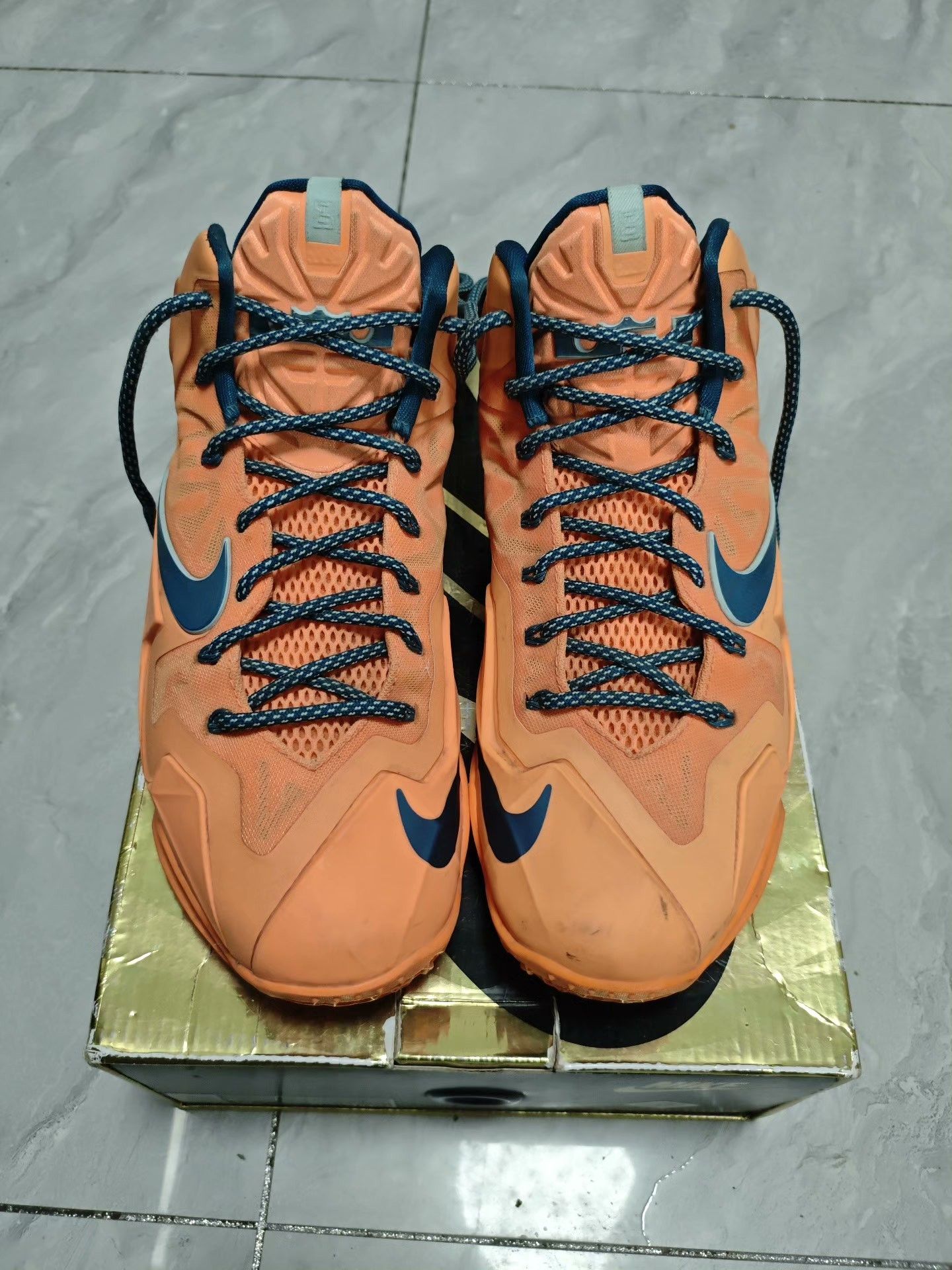 Nike Nike LEBRON Yellow Lowtop Sneakers 8 Men Size US 8 / EU 41 - 2 Thumbnail