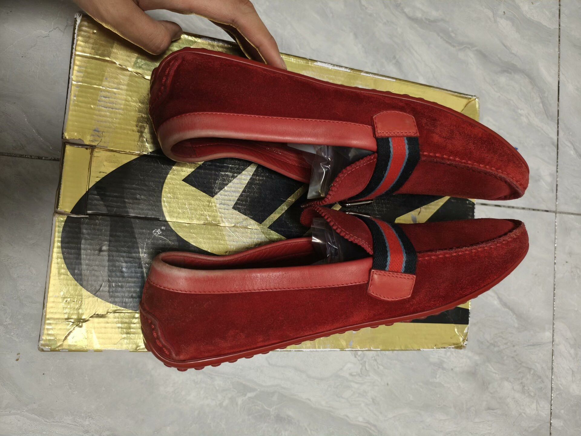 Louis Vuitton Louis Vuitton Suede Red Lowtop Sneakers 9 Men Size US 9 / EU 42 - 4 Thumbnail