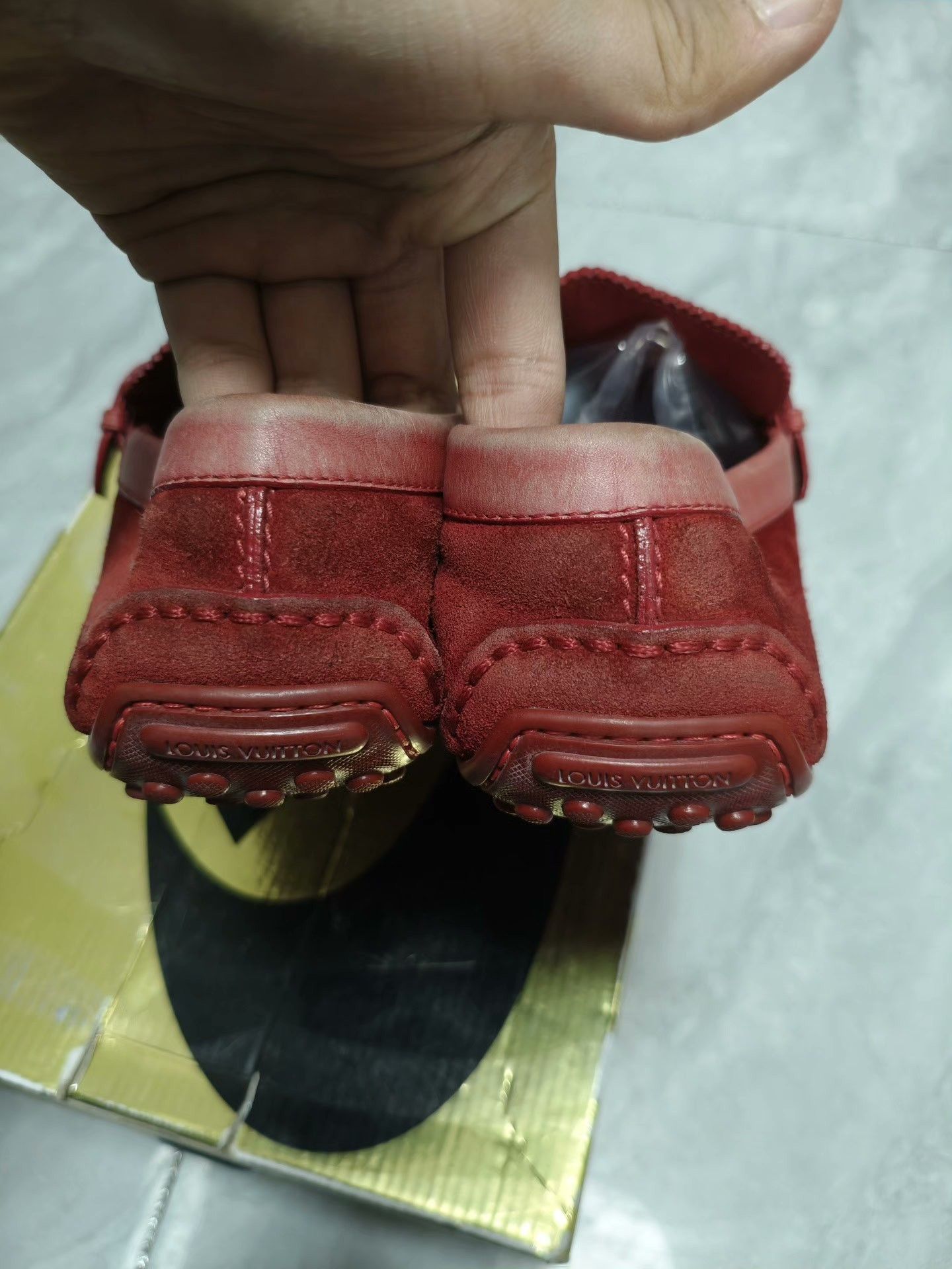 Louis Vuitton Louis Vuitton Suede Red Lowtop Sneakers 9 Men Size US 9 / EU 42 - 6 Thumbnail