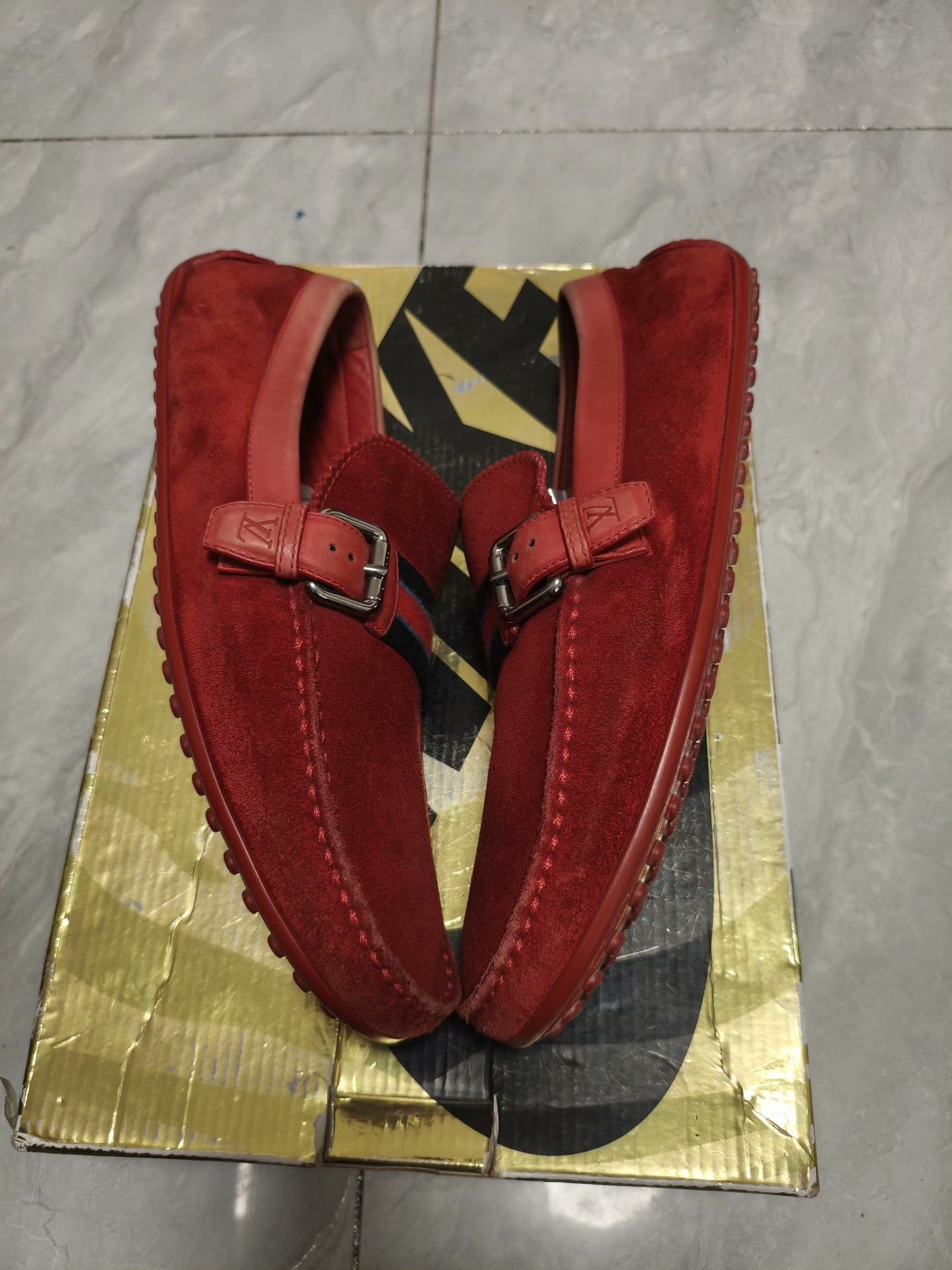 Louis Vuitton Louis Vuitton Suede Red Lowtop Sneakers 9 Men Size US 9 / EU 42 - 3 Thumbnail