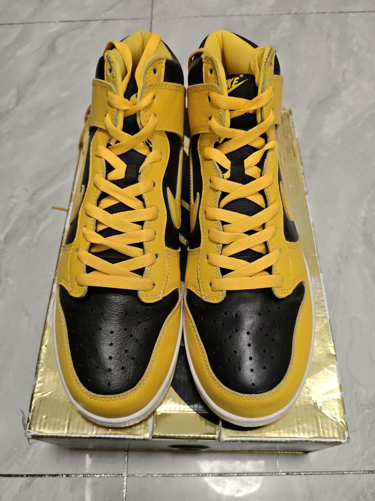 Nike Nike DUNK Yellow Lowtop Sneakers 12 Men Size US 12 / EU 45 - 2 Thumbnail