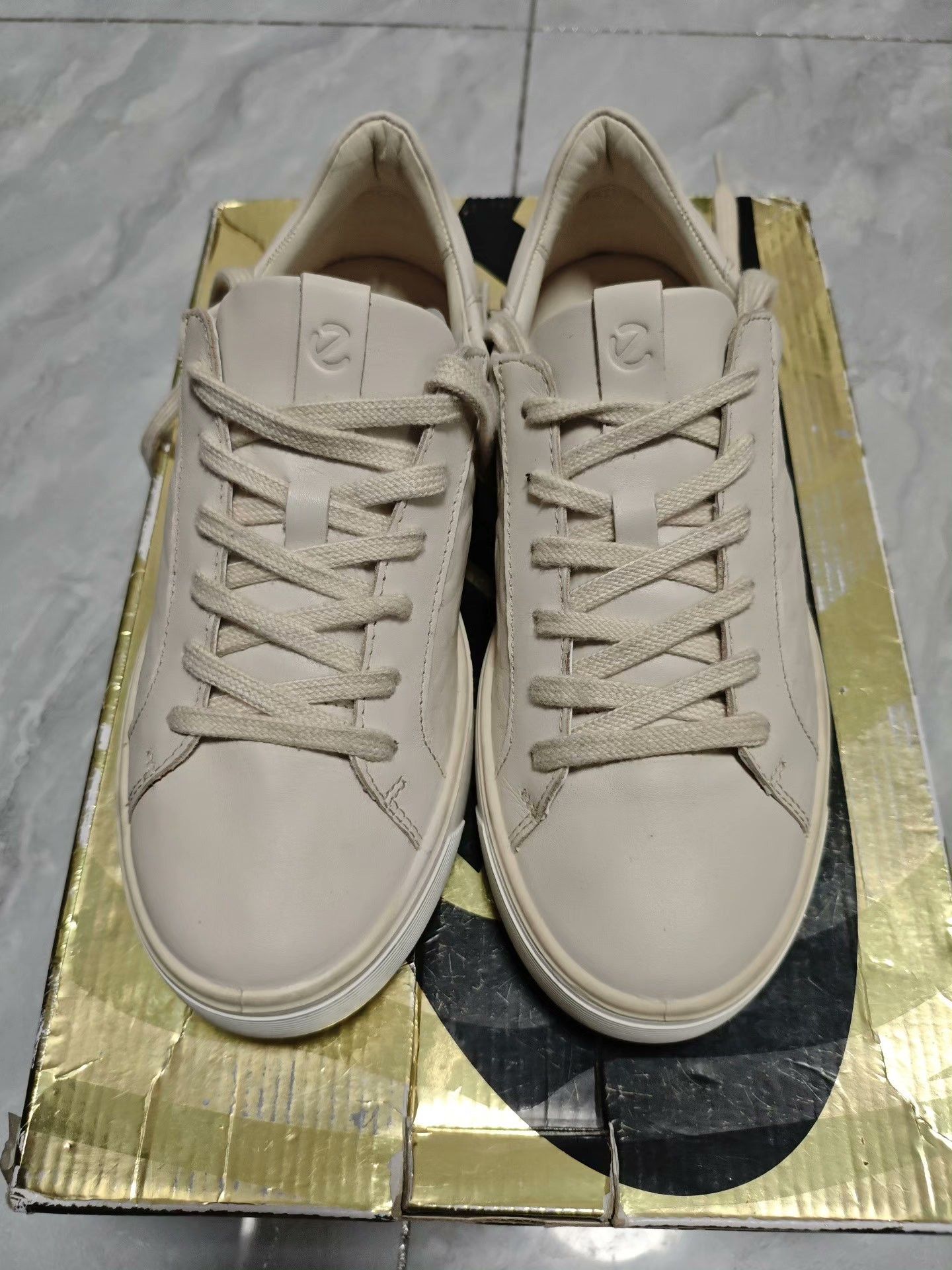 Ecco ECCO Leather Beige Lowtop Sneakers us_6 Women Size US 6 / IT 36 - 2 Thumbnail