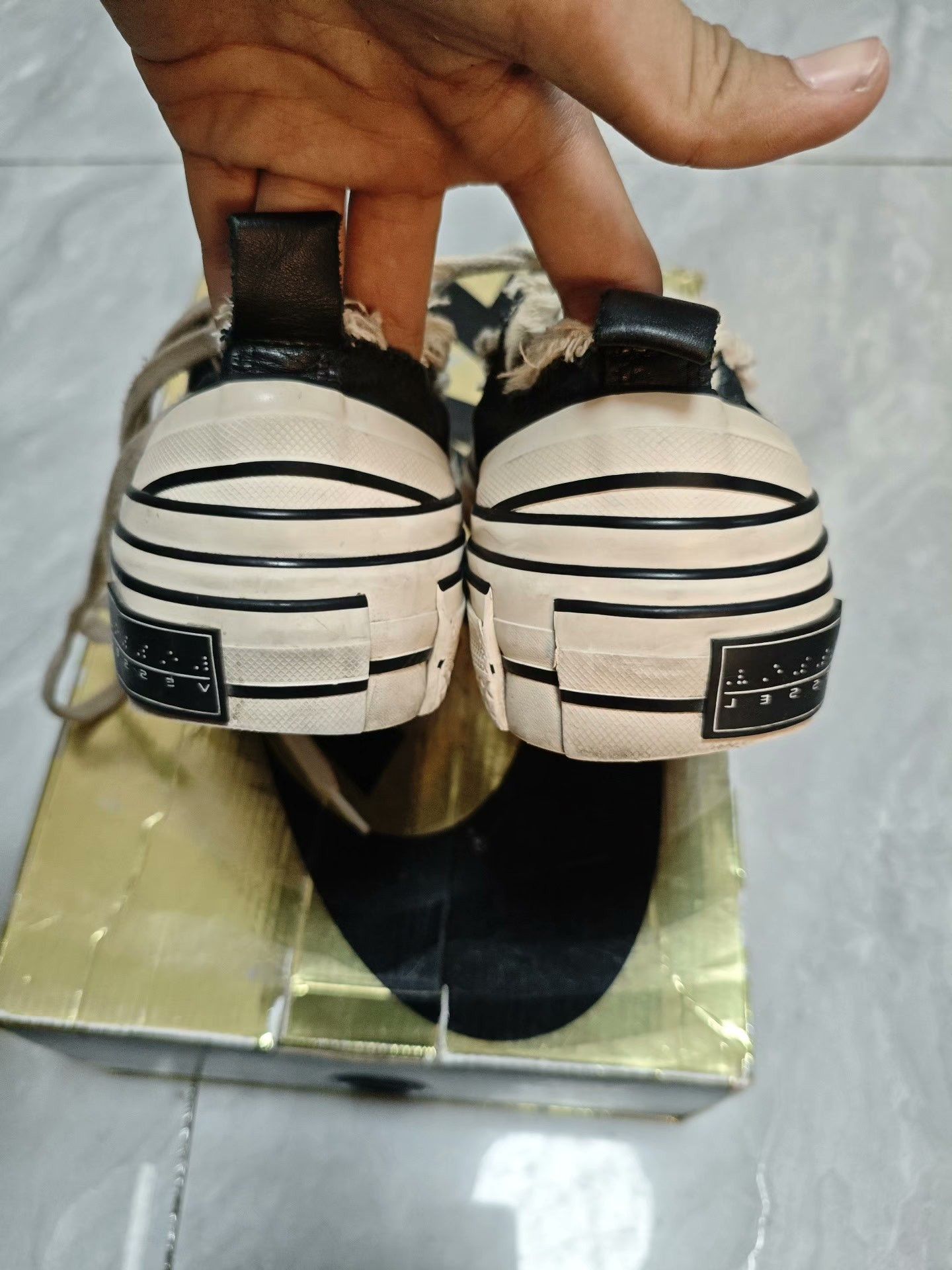 Yohji Yamamoto Yohji Yamamoto Black Lowtop Sneakers us_6 Women Size US 6 / IT 36 - 6 Thumbnail
