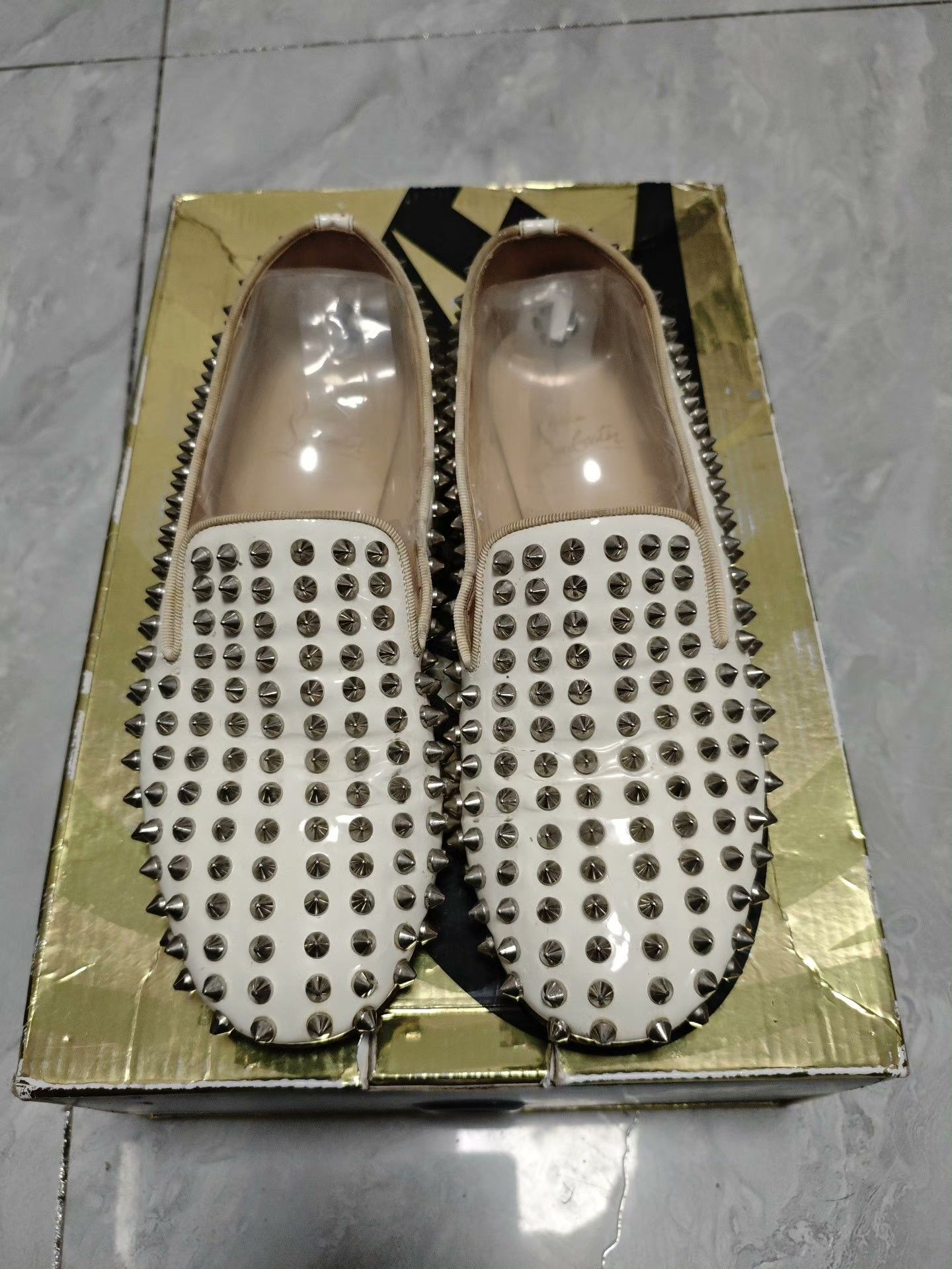 Christian Louboutin Christian Louboutin Casual White Lowtop Sneakers Women Size US 8.5 / IT 38.5 - 2 Thumbnail