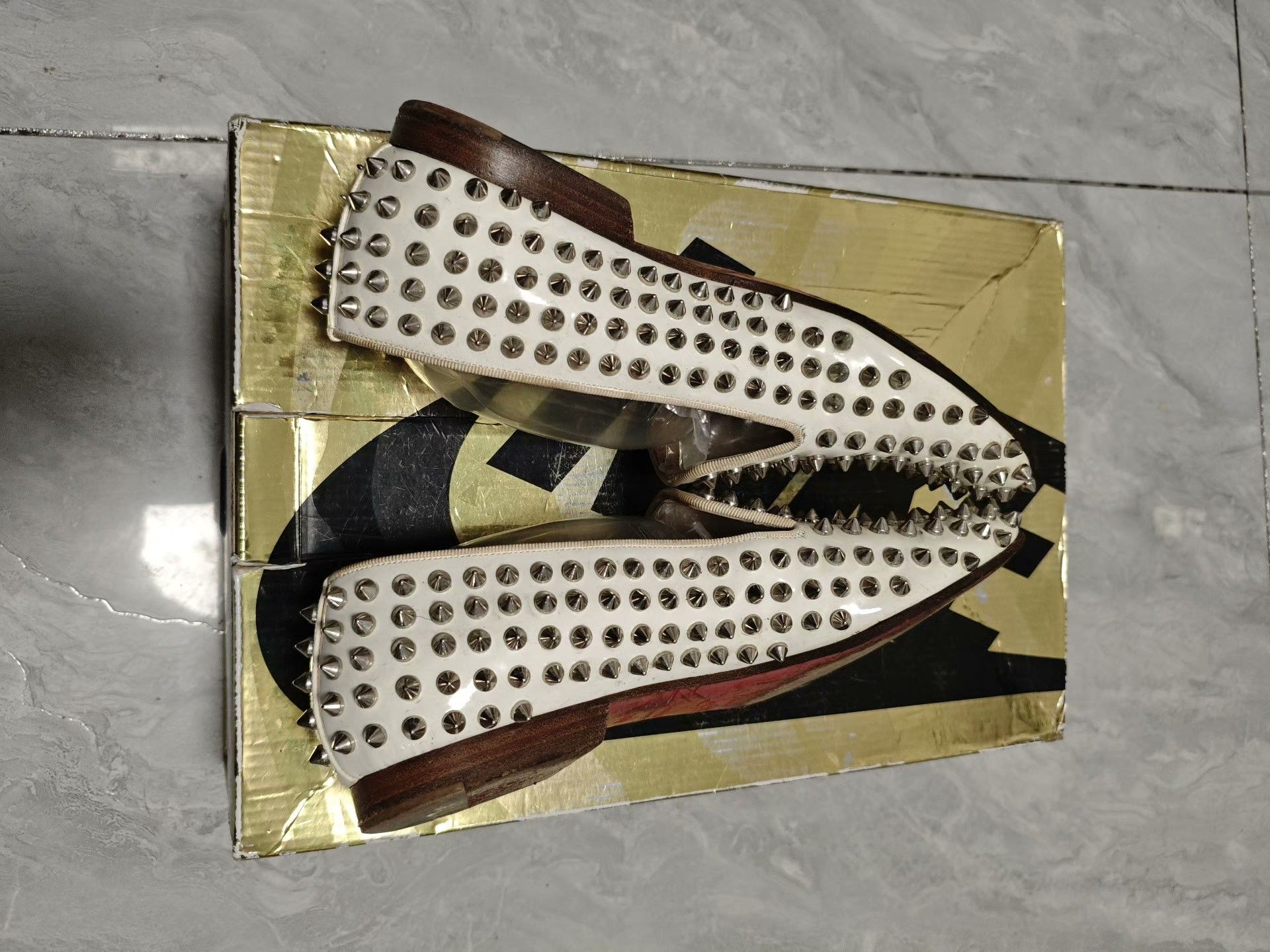Christian Louboutin Christian Louboutin Casual White Lowtop Sneakers Women Size US 8.5 / IT 38.5 - 4 Thumbnail