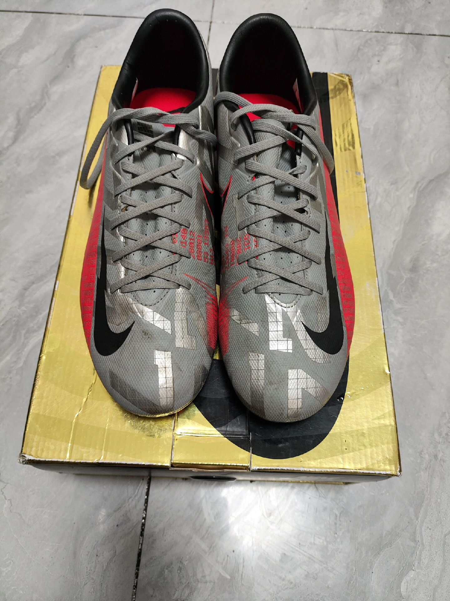Nike Nike Football Gray Lowtop Sneakers 9.5 Men Size US 9.5 / EU 42-43 - 2 Thumbnail