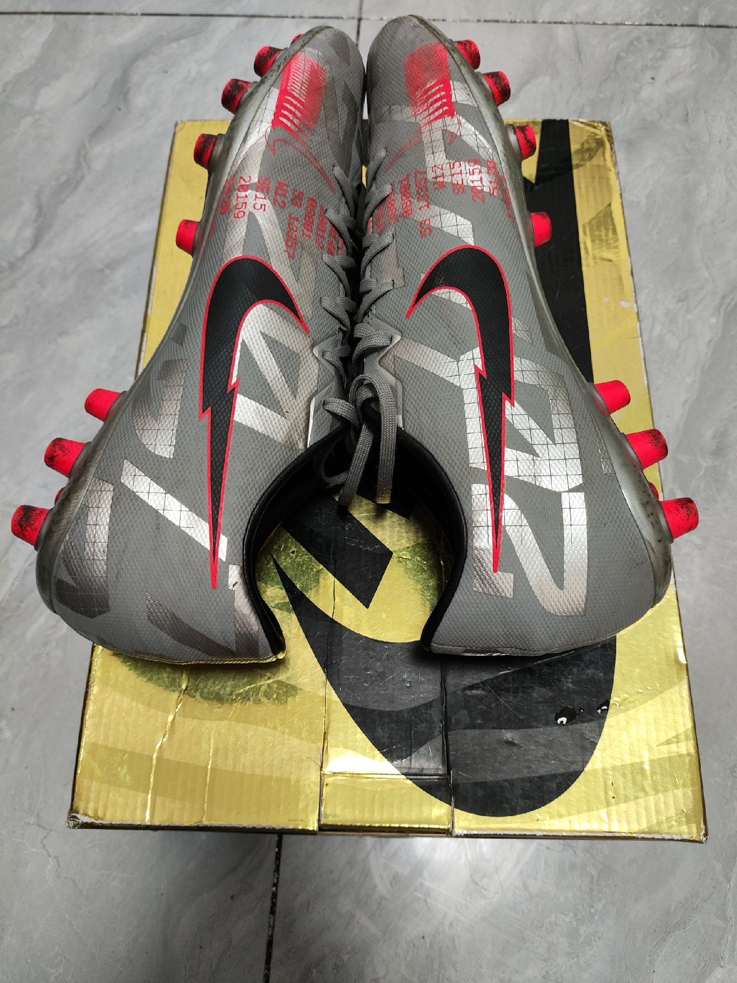 Nike Nike Football Gray Lowtop Sneakers 9.5 Men Size US 9.5 / EU 42-43 - 4 Thumbnail